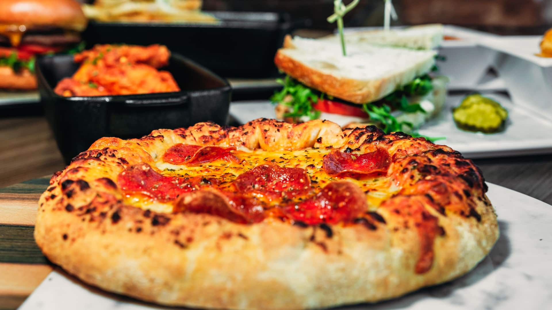 Hyatt Place Las Vegas at Silverton Village Food Pizza