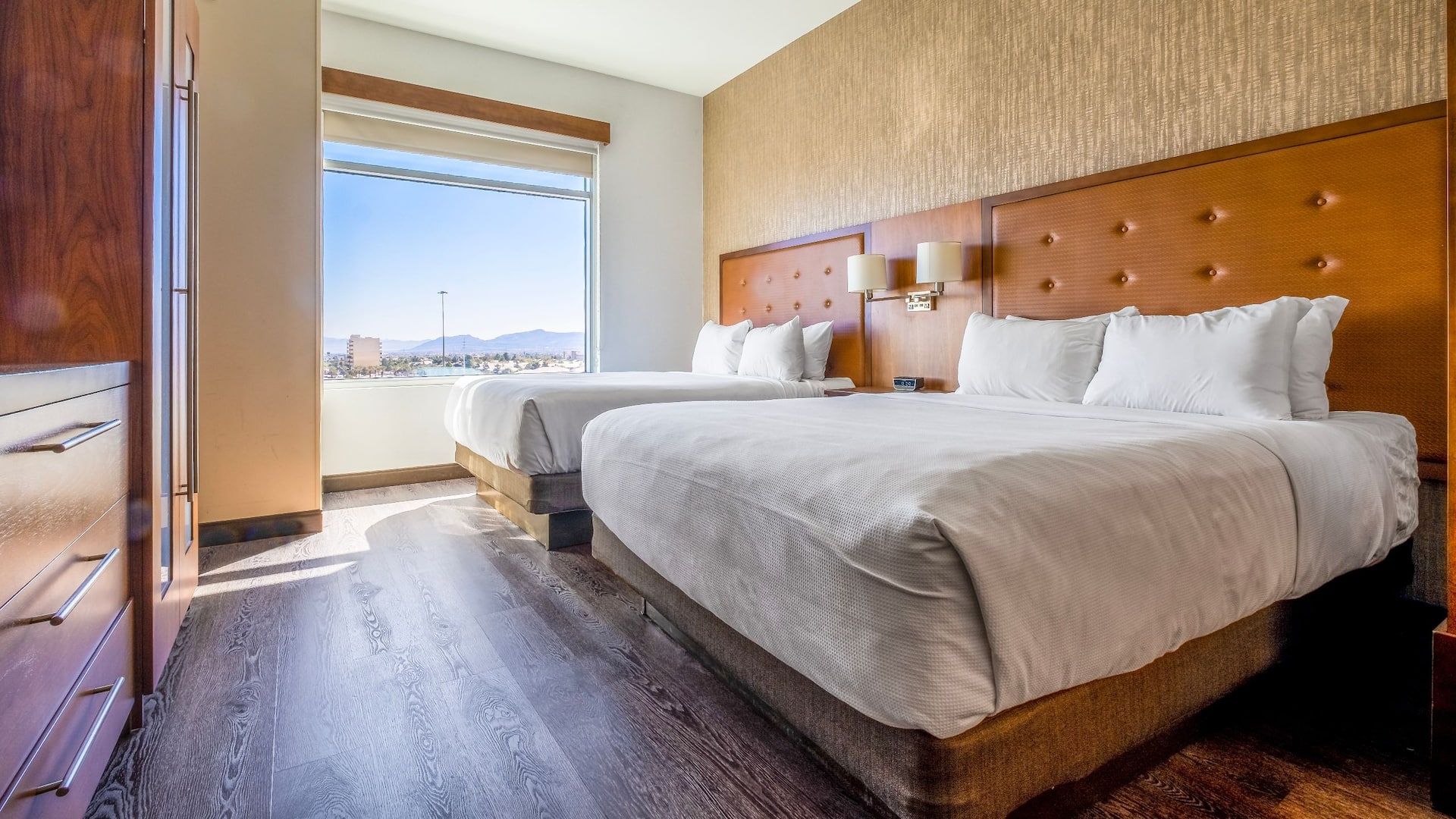 Hyatt Place Las Vegas at Silverton Village Queen Room Bed