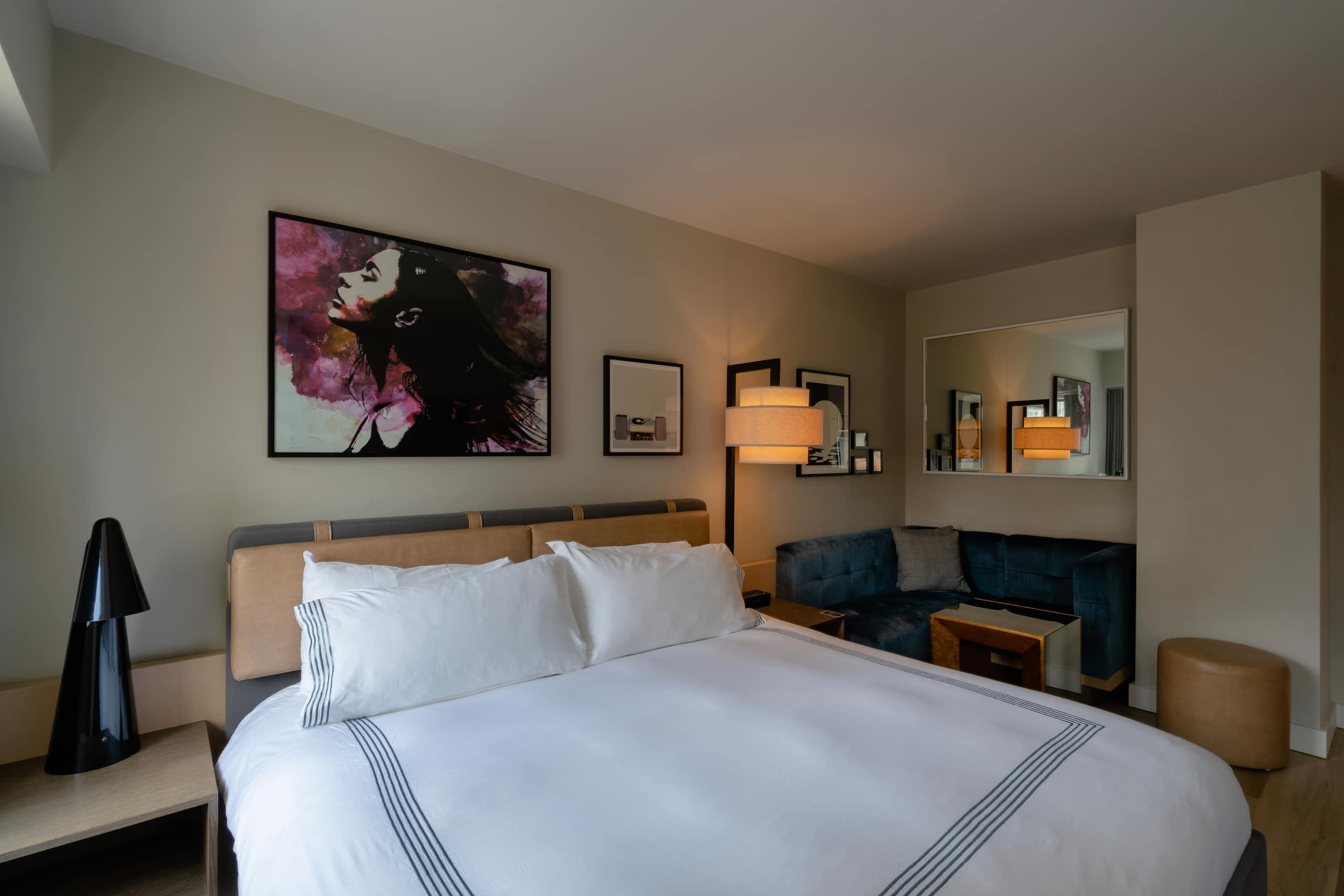 Thompson Chicago King Guestroom Bed