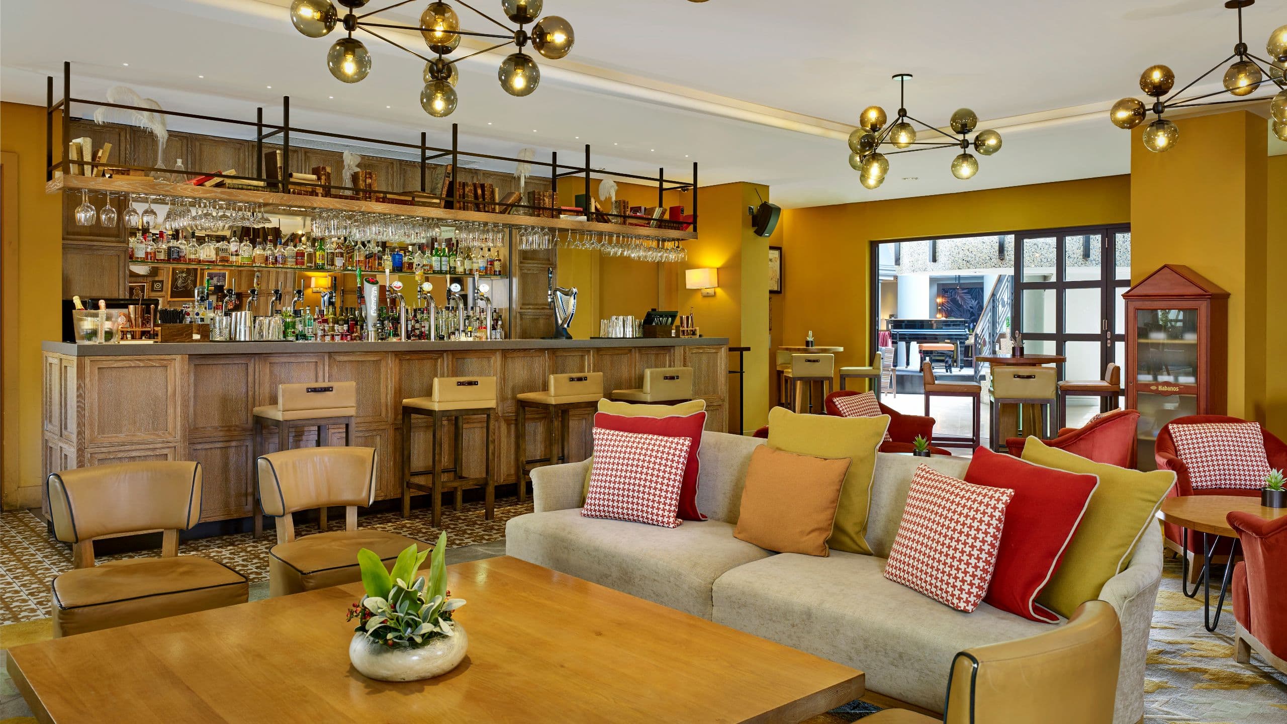 Hyatt Regency Birmingham Gentleman Scholar Pub Inside Bar