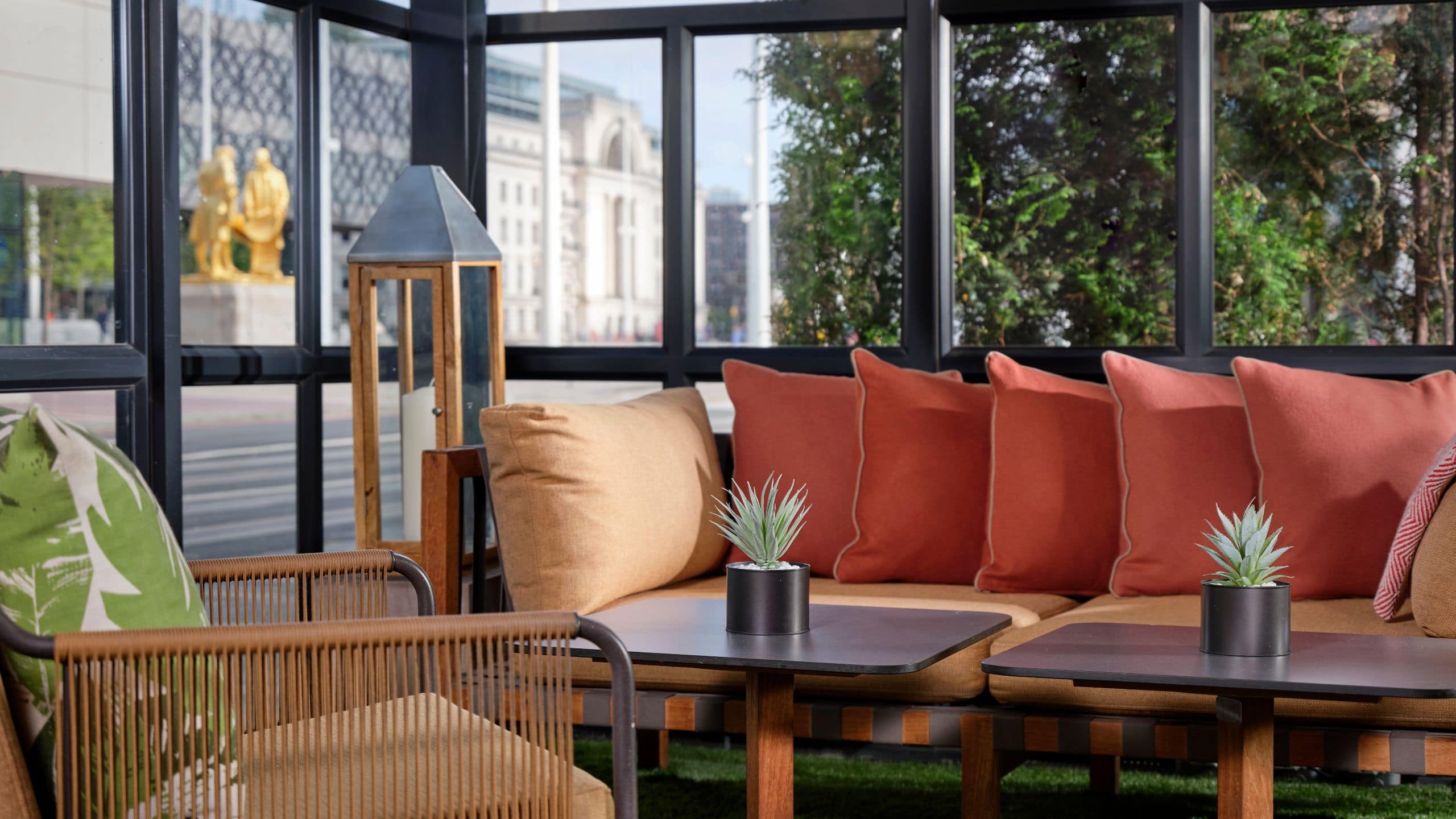 Hyatt Regency Birmingham Gentleman Scholar Pub Outside Terrace Sofa
