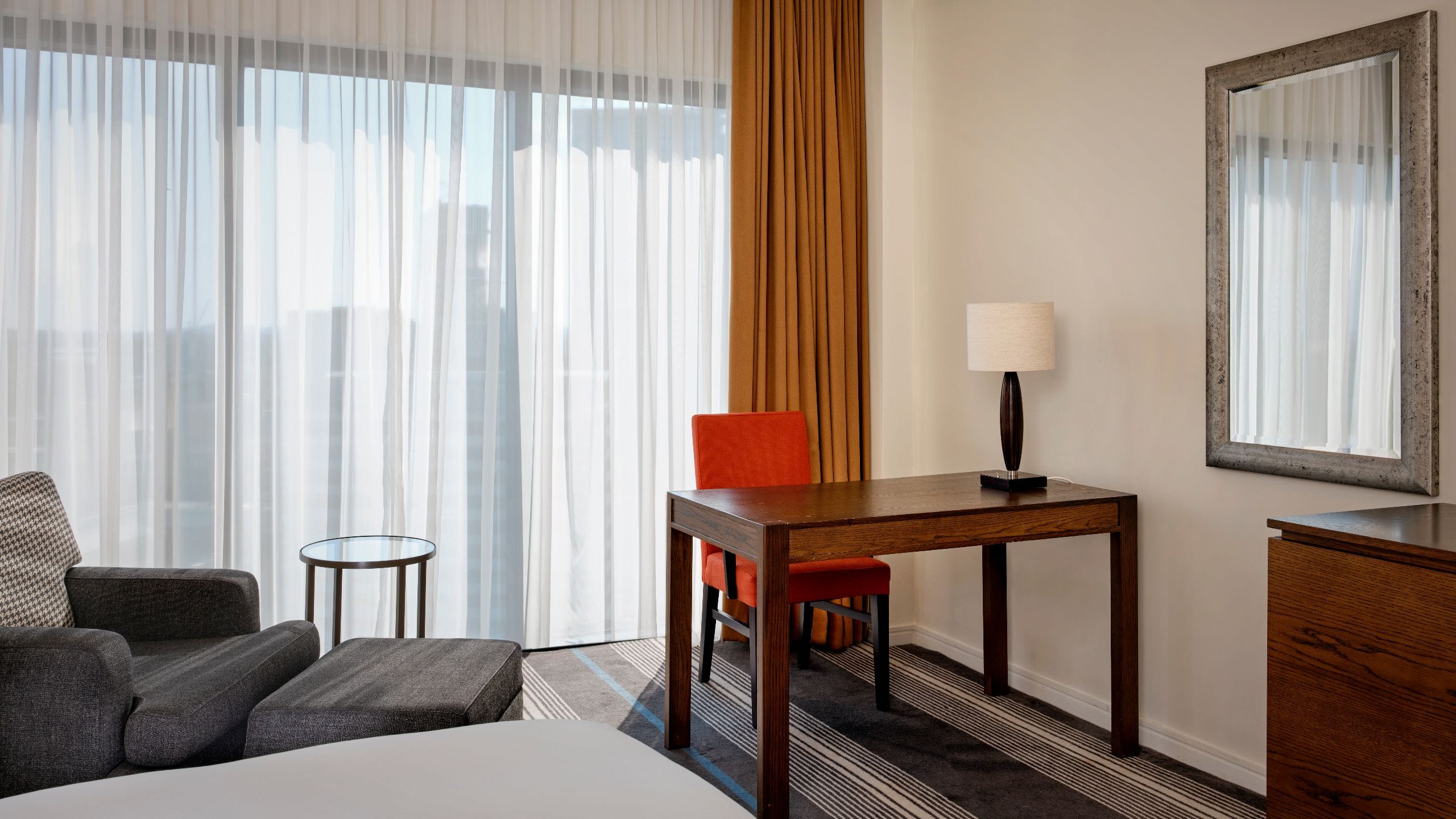 Hyatt Regency Birmingham King Bed Desk