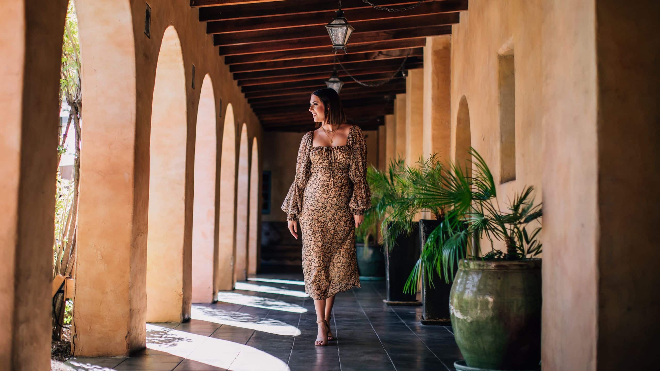 Royal Palms Resort and Spa Guest Walking Mansion Courtyard