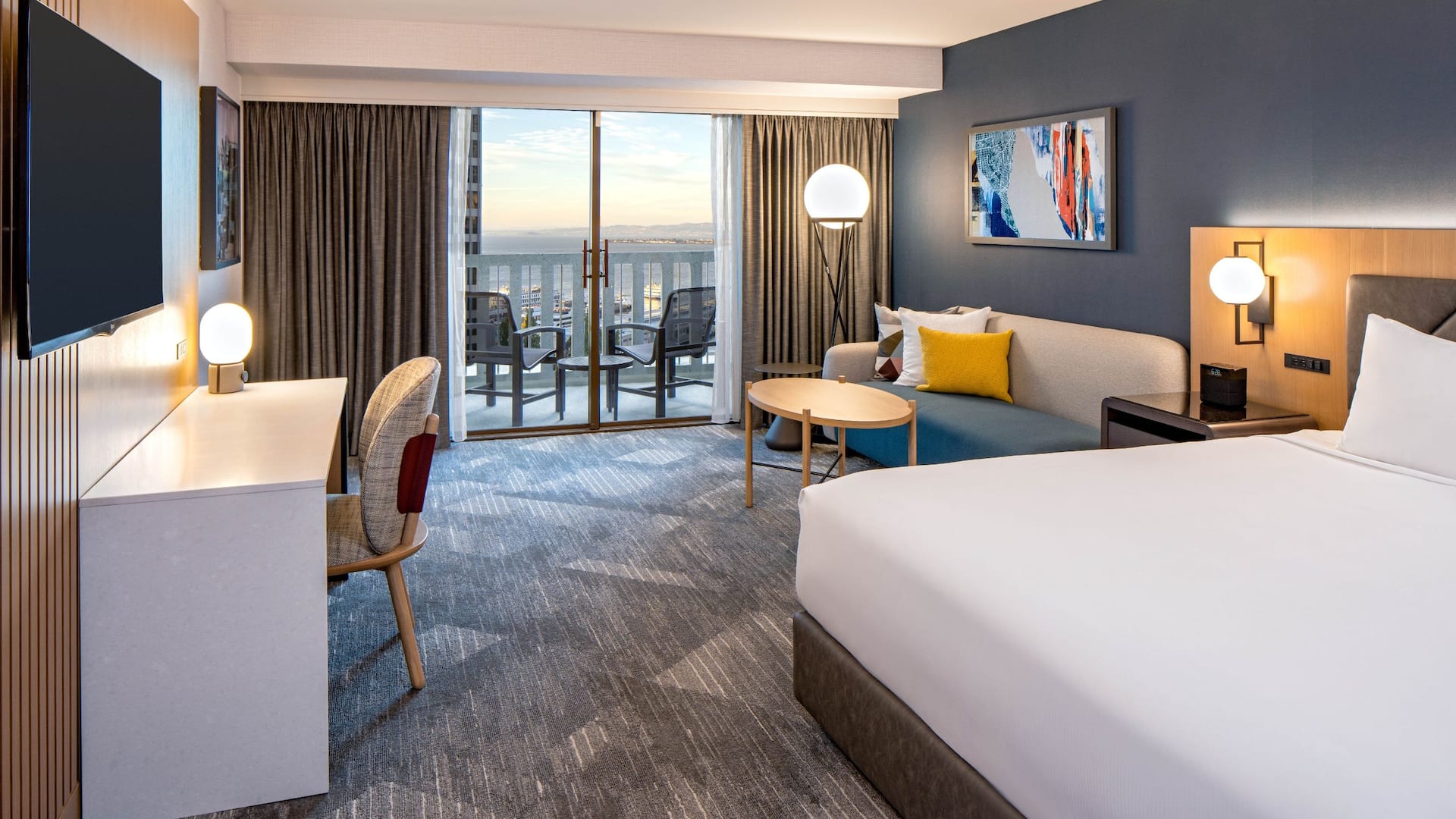 Hyatt Regency San Francisco Balcony Bayview Signature Shot