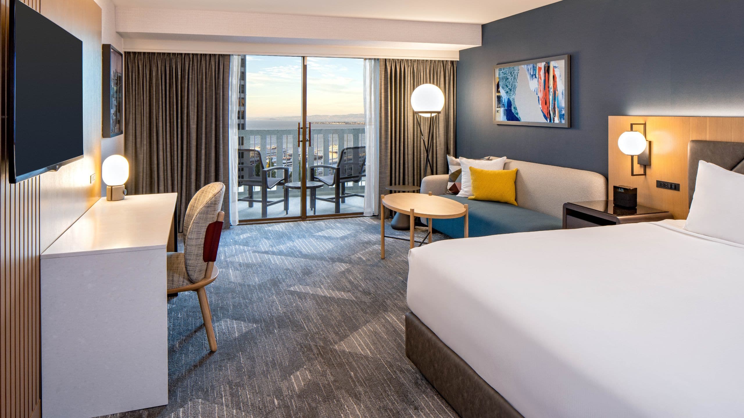 Hyatt Regency San Francisco Balcony Bayview Signature Shot