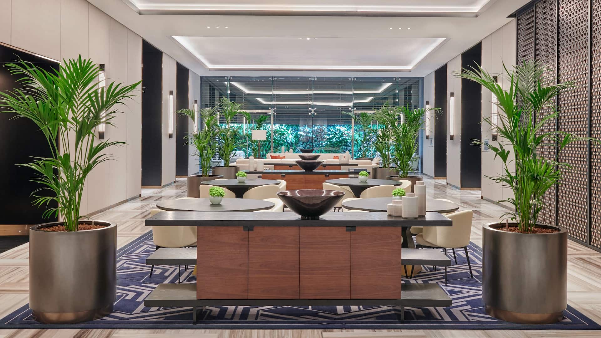 1 من 3 Grand Hyatt Kuwait The Gallery Foyer
