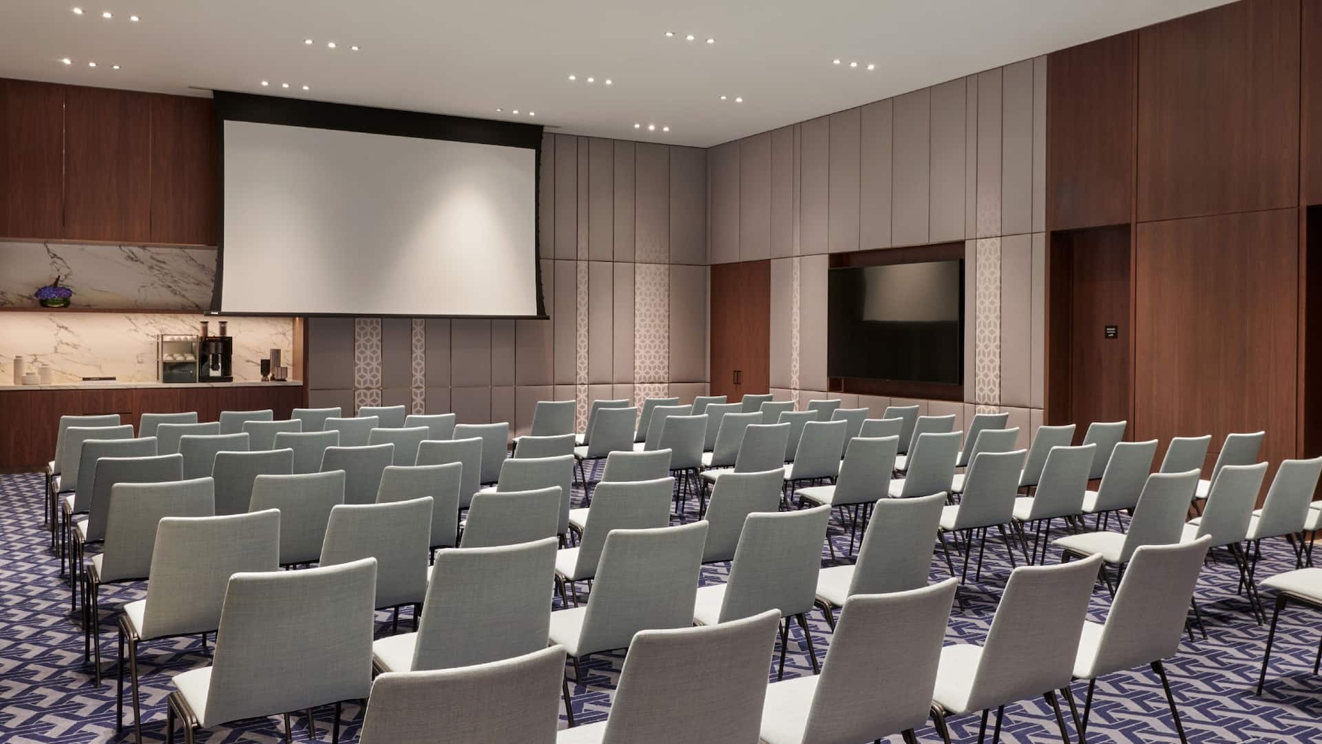 2 من 3 Grand Hyatt Kuwait The Gallery Meeting Room Theater Setup
