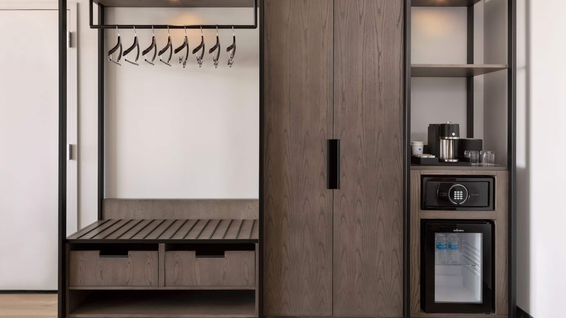 Hyatt Regency Salt Lake City Guestroom Closet Large