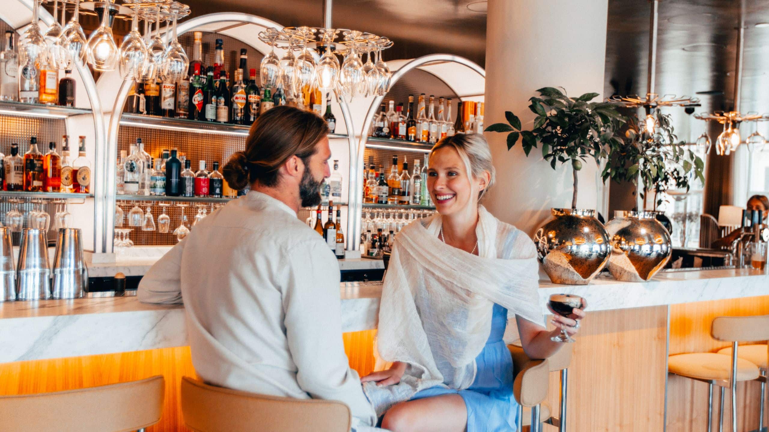 Hôtel Reisen Lifestyle Bar Espresso Martini Couple