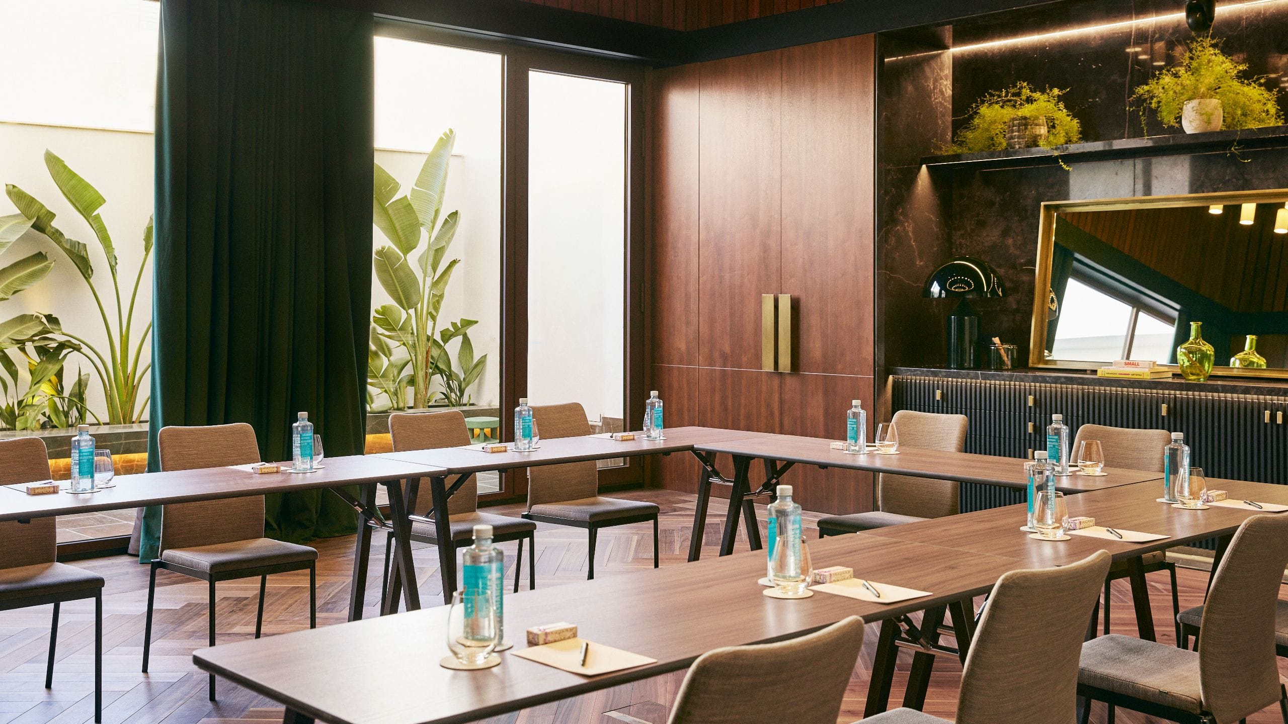 Thompson Madrid Penelope U-Shape Setup