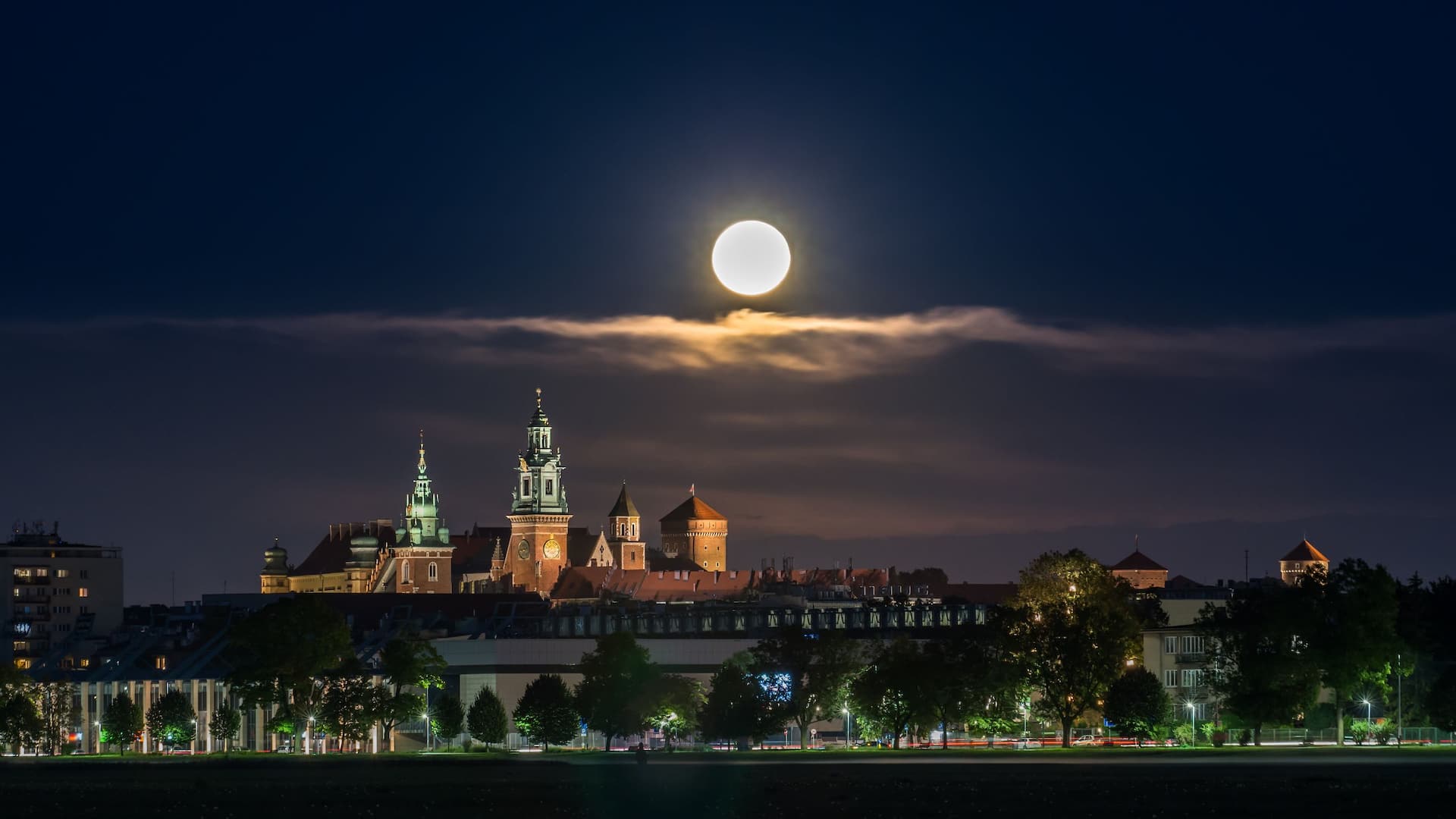Hyatt Place Krakow Wawel Castle Krakow Night View From Blonia Meadow