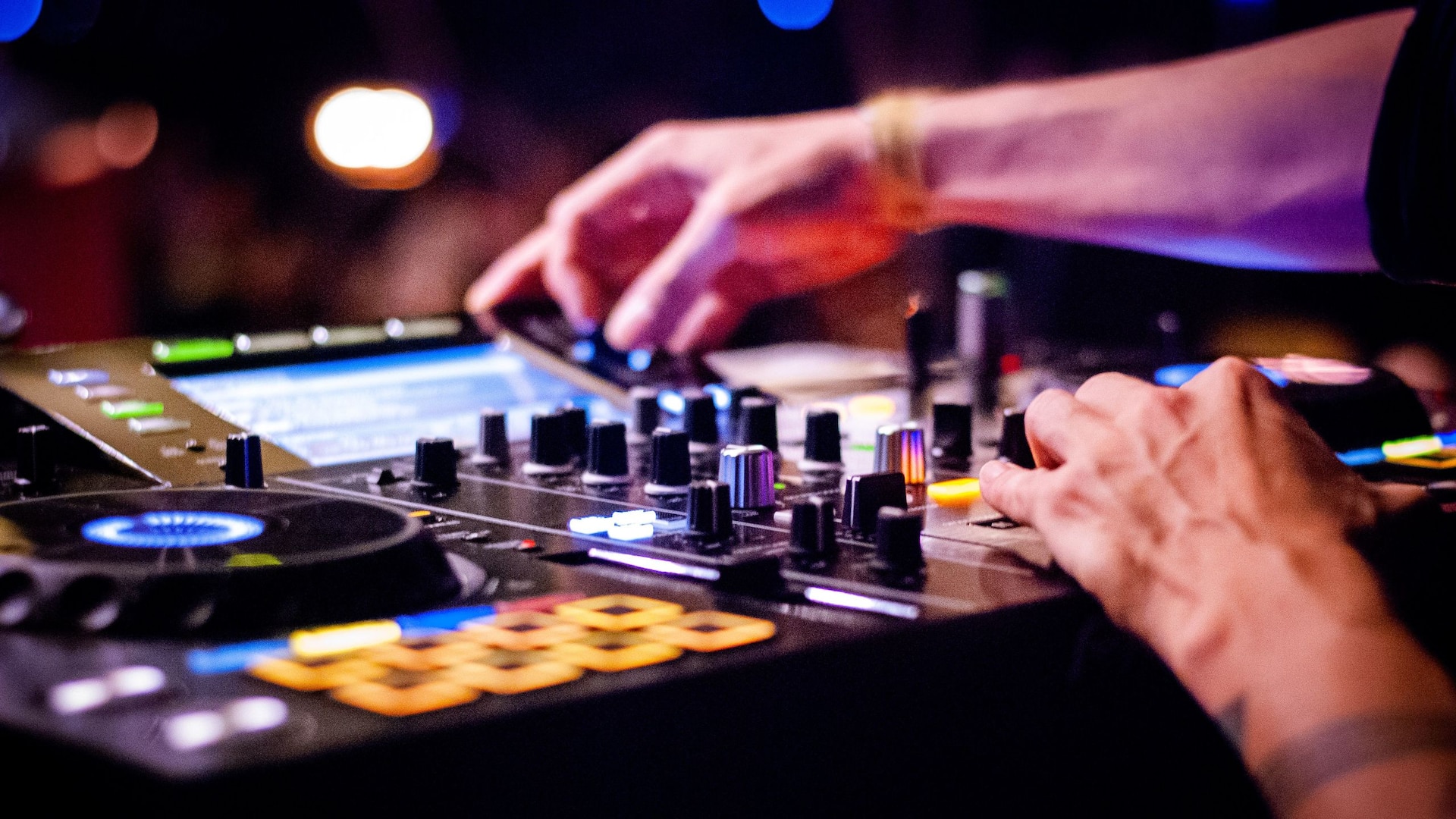 Hyatt Regency Barcelona Tower Skyfall DJ