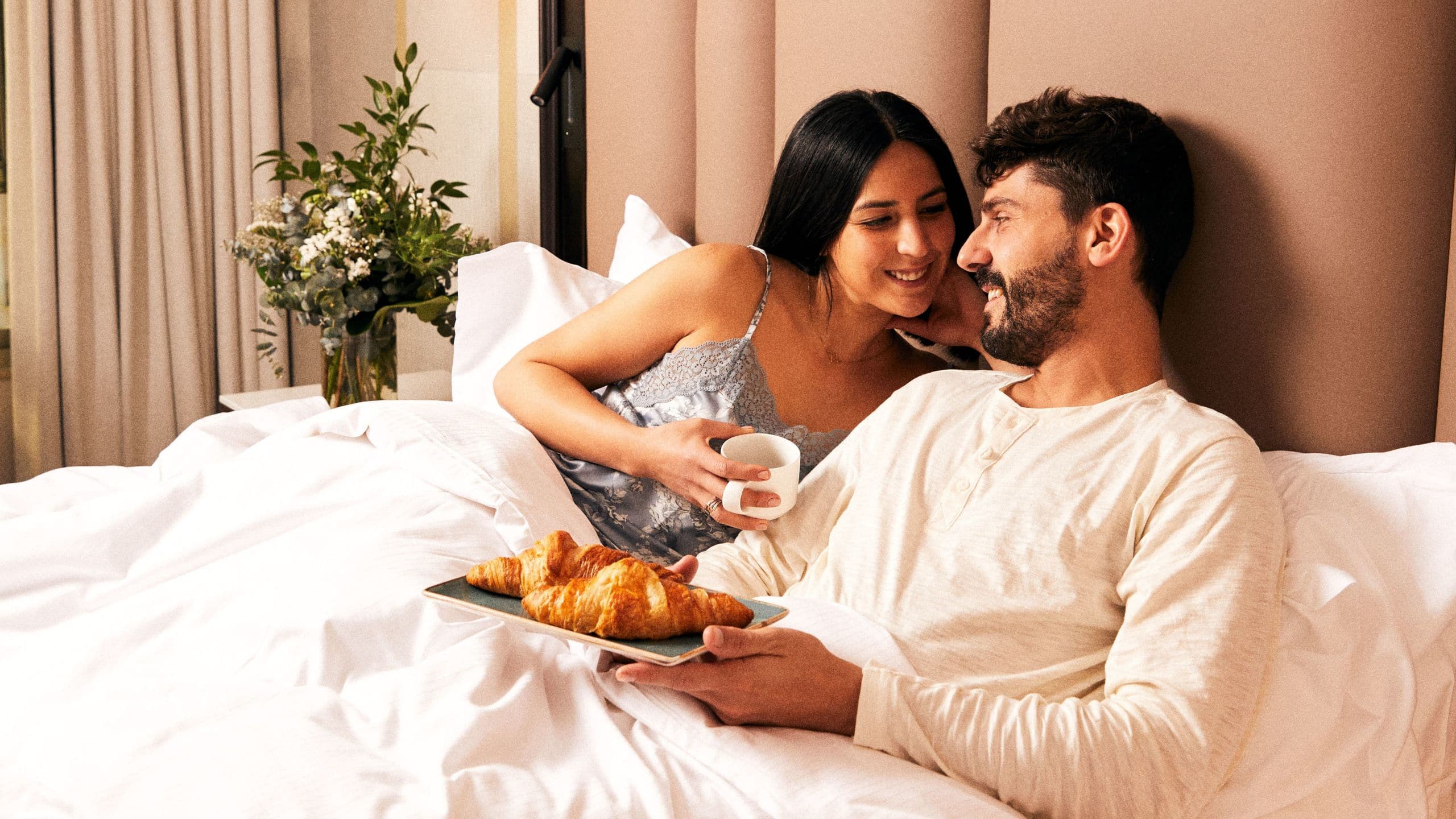 Hyatt Regency Hesperia Madrid Breakfast Room Couple