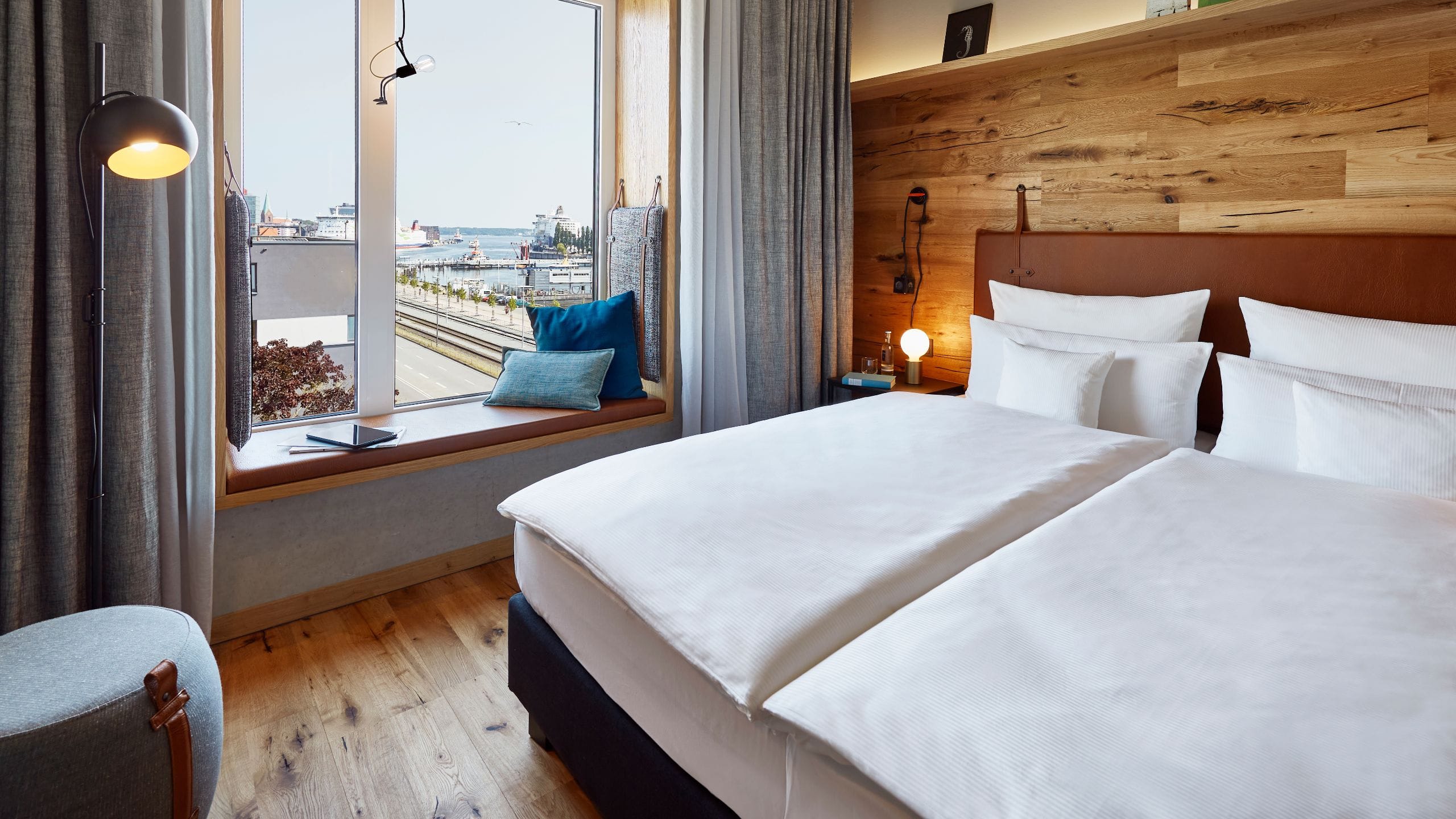 me and all hotel kiel Guestroom