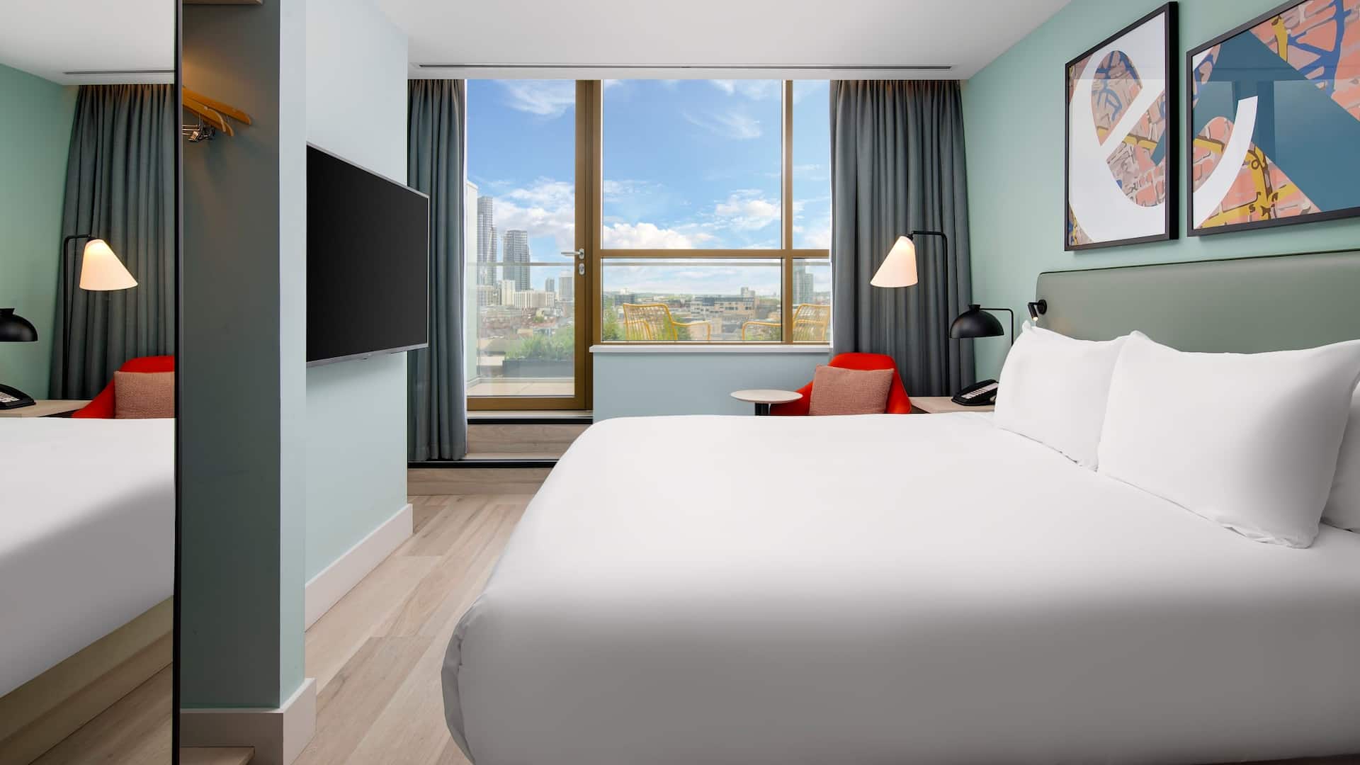 Hyatt Place London City East Spkg High Floor King With Sofa