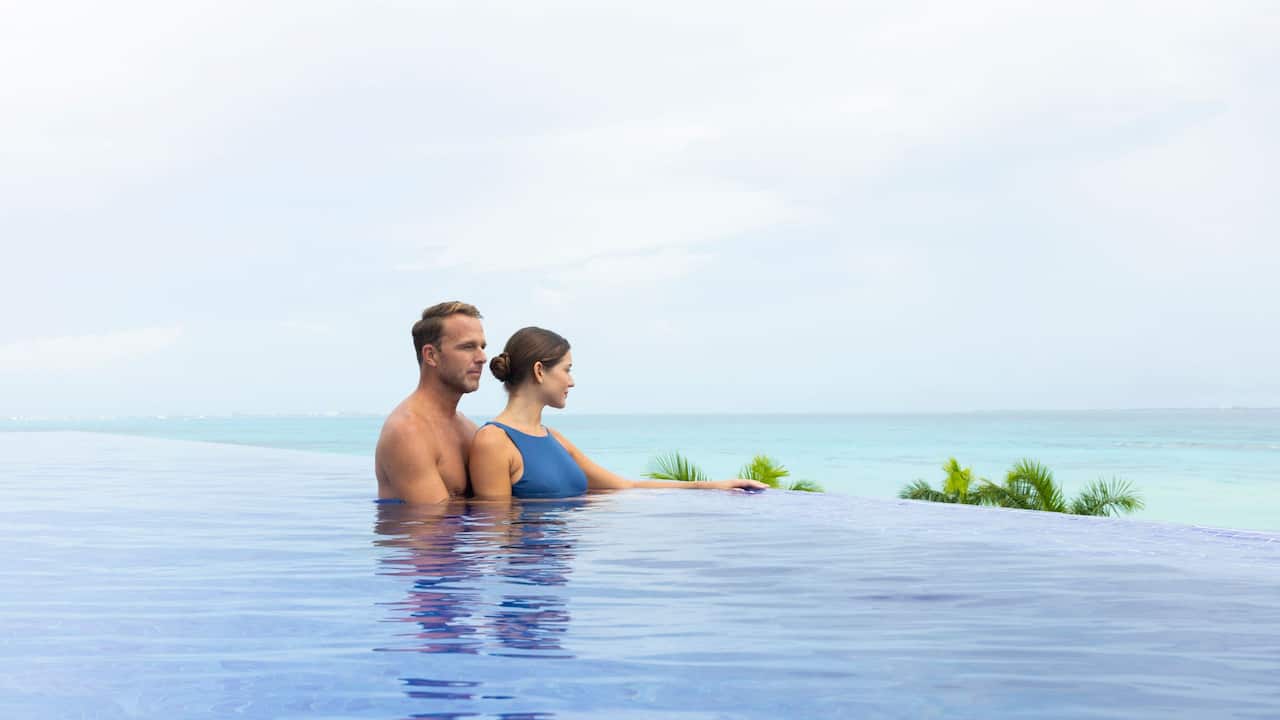Turquoize Tower Punta Vista Pool Gaze