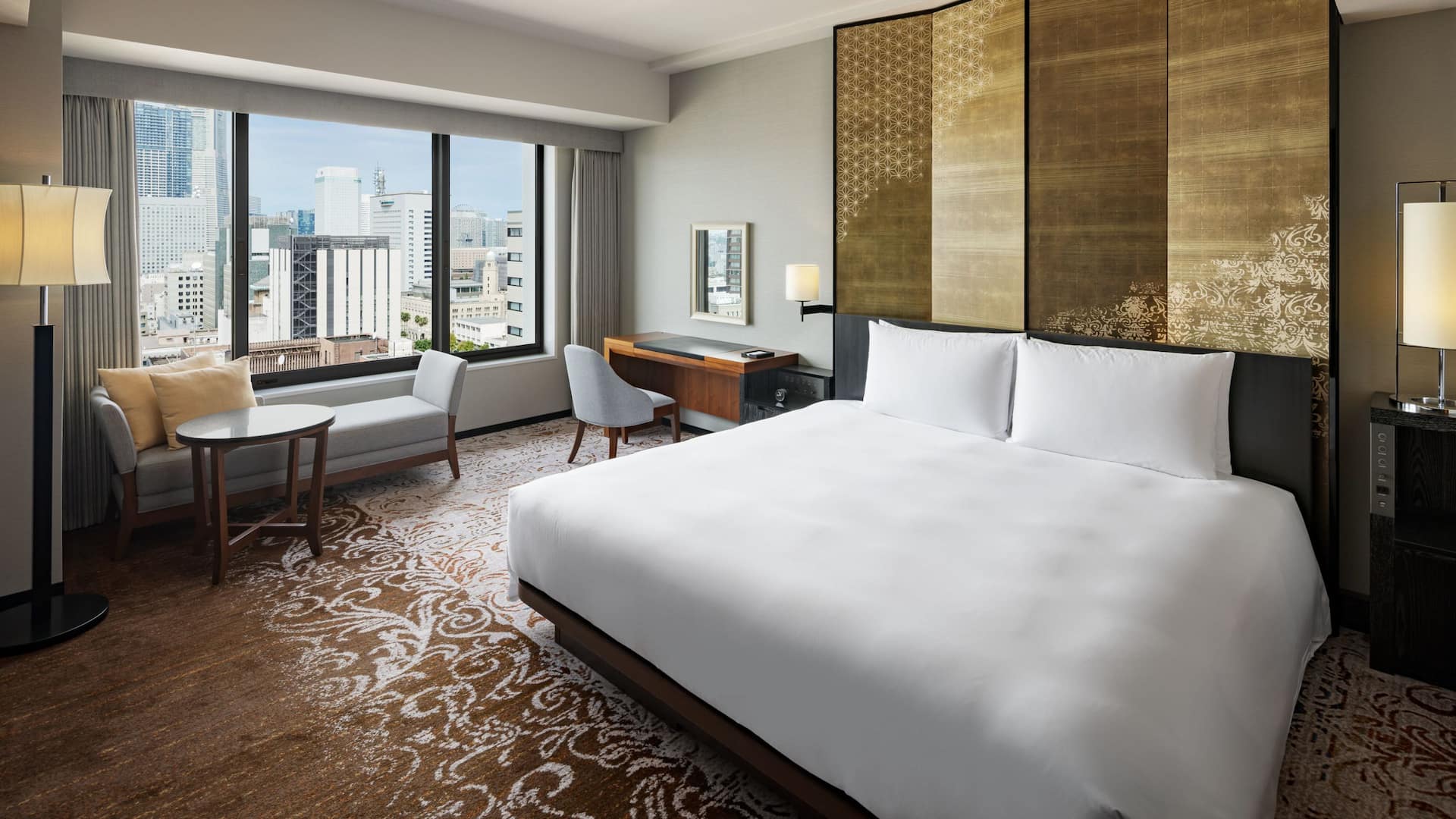 Hyatt Regency Yokohama Guestroom One King Bed Club Access