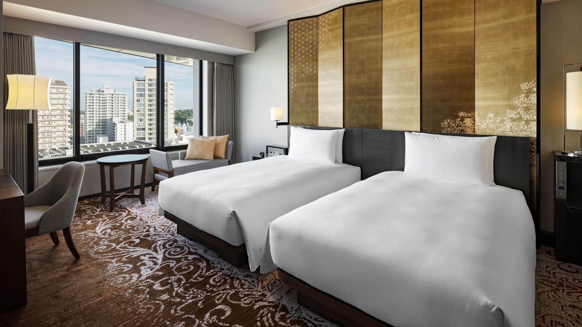 1 de 3 Hyatt Regency Yokohama Guestroom Two Twin Beds Club Access