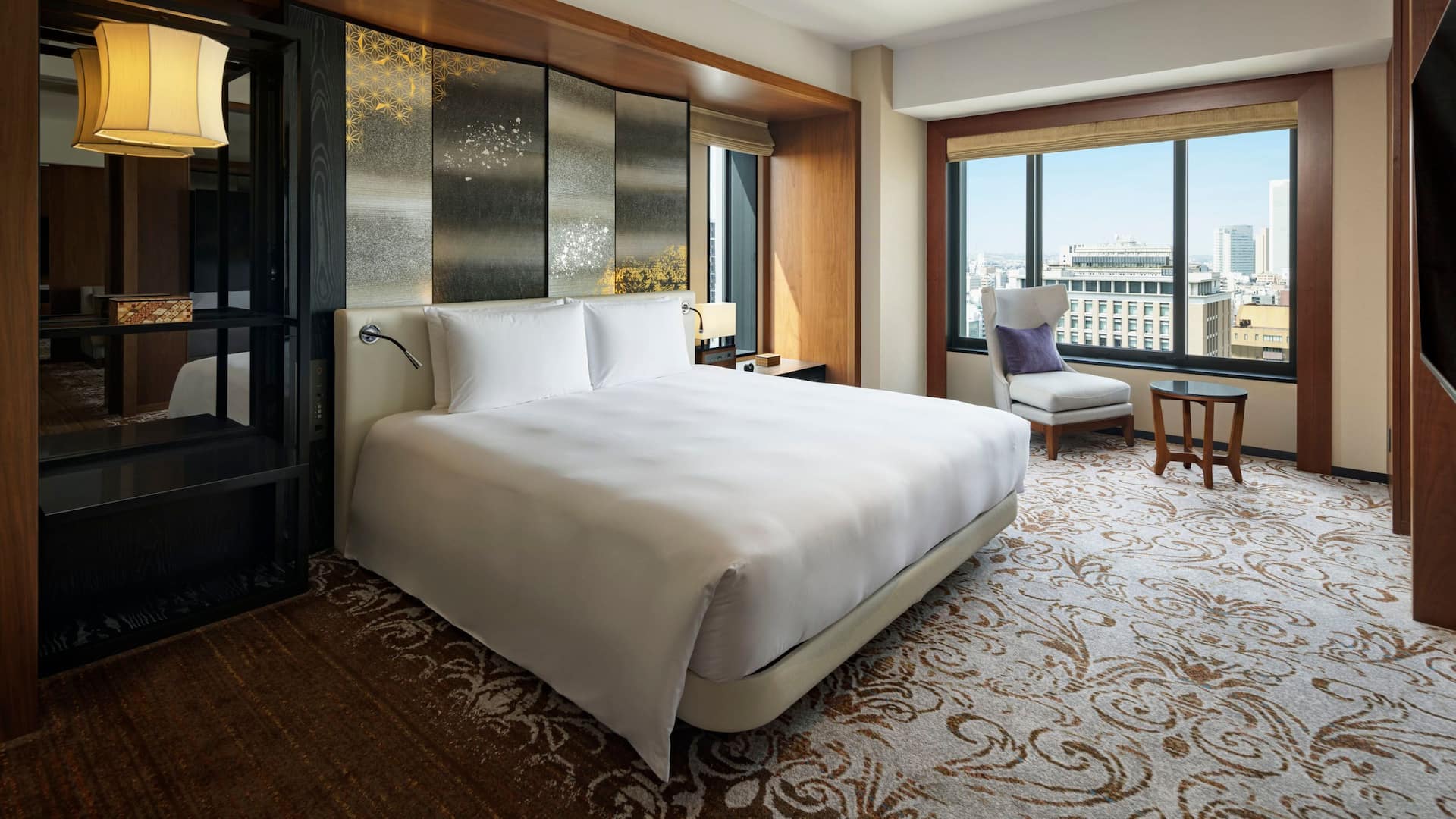 Hyatt Regency Yokohama Guestroom Regency Suite King Bed Room
