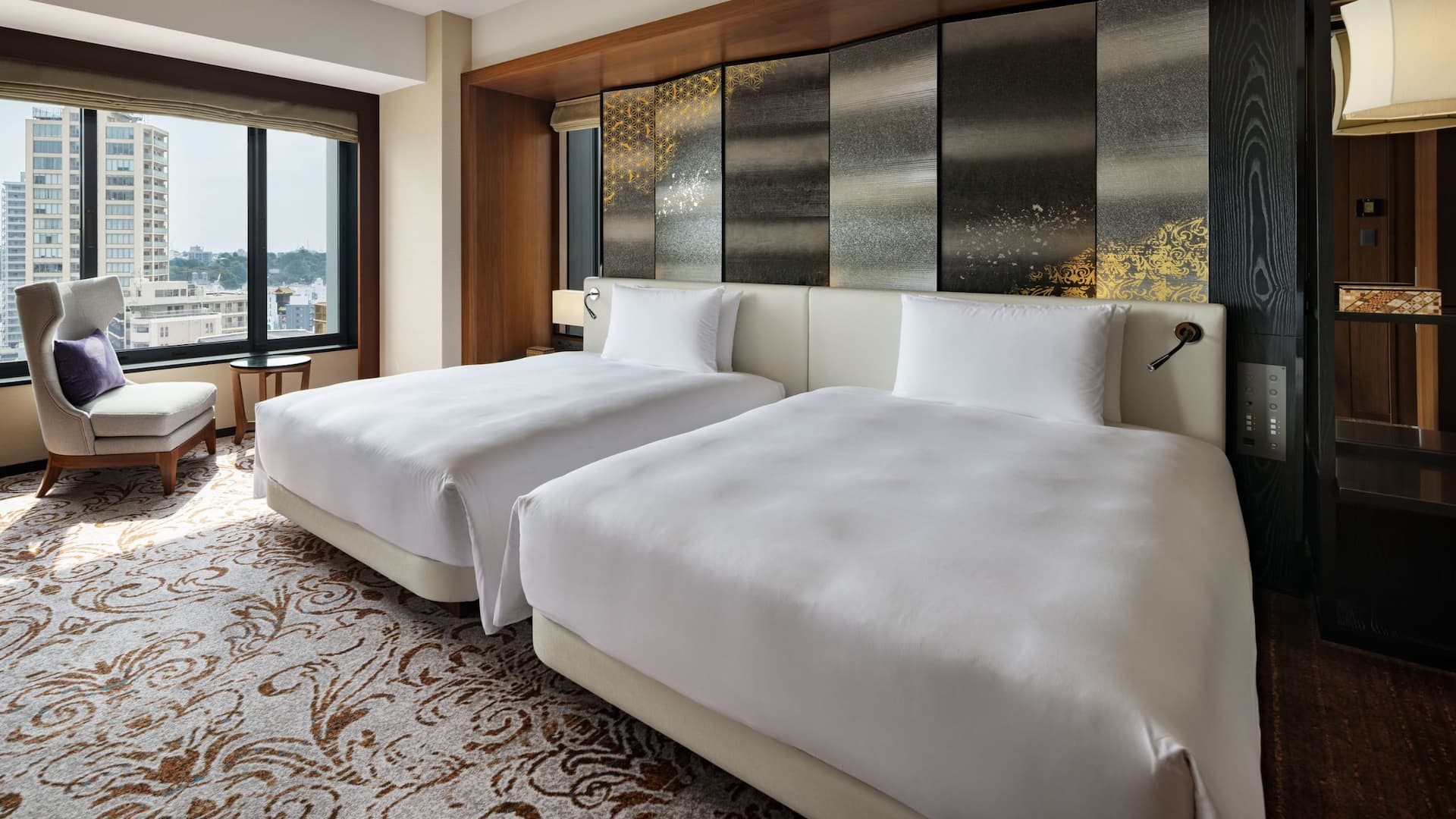 Hyatt Regency Yokohama Guestroom Regency Suite Twin Bedroom