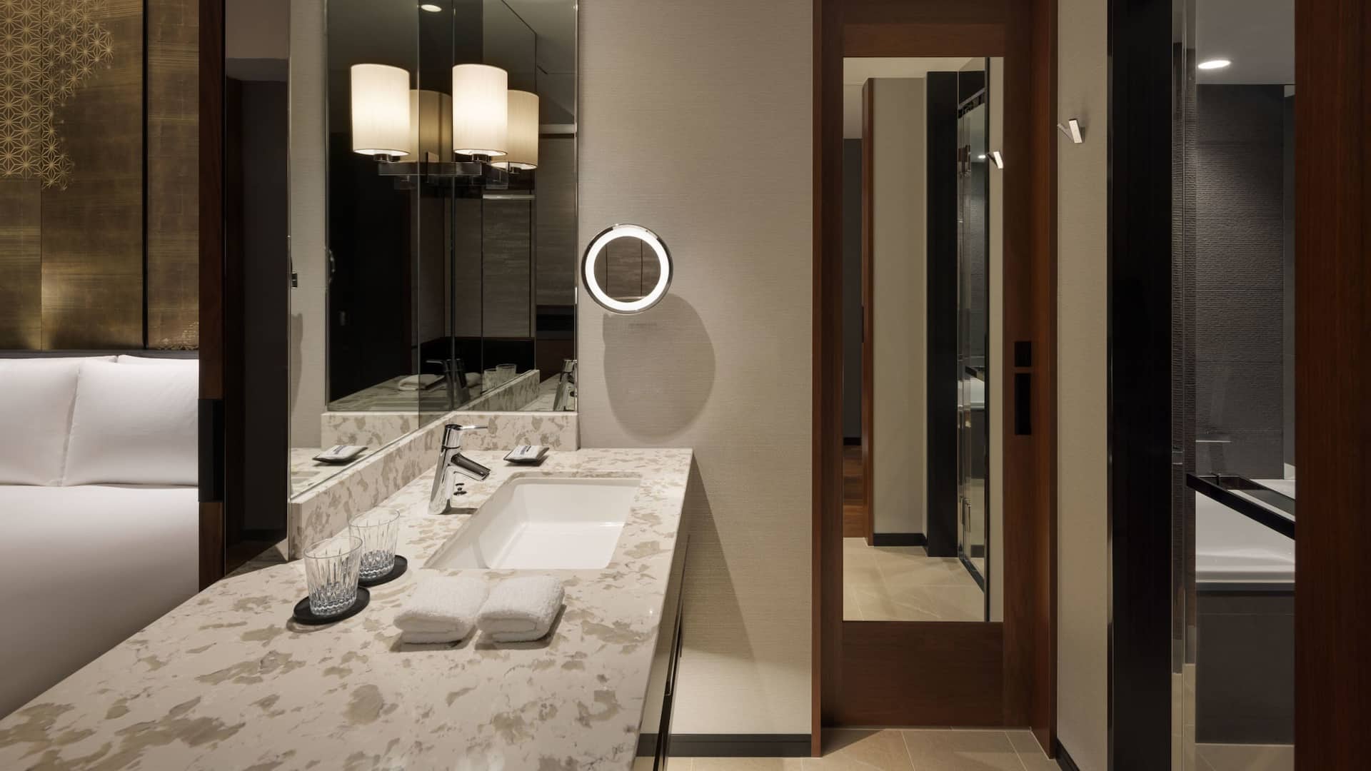 2 de 2 Hyatt Regency Yokohama Guestroom Standard Bathroom