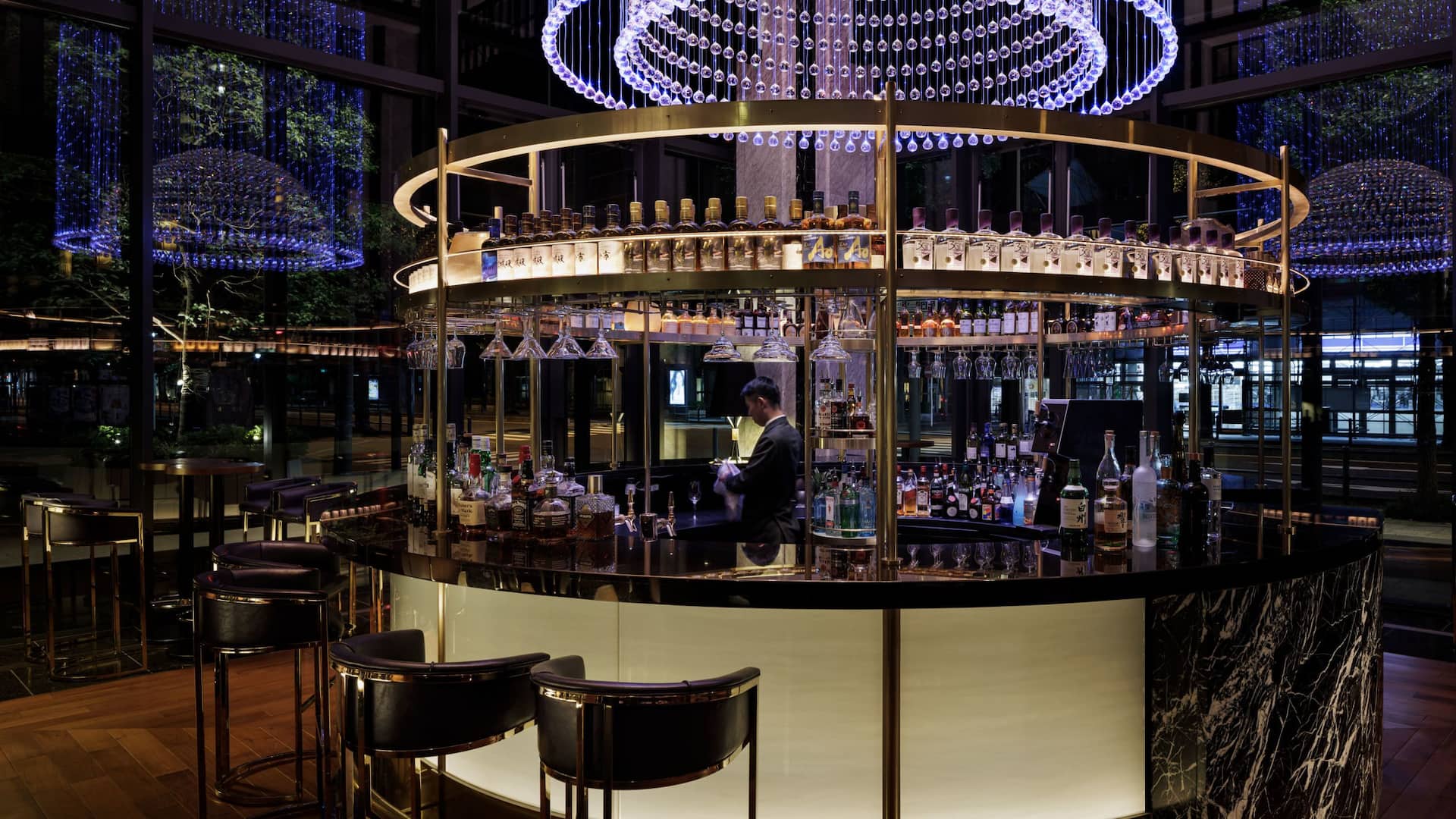 Hyatt Regency Yokohama Restaurant Union Bar Counter Nighttime Bartender