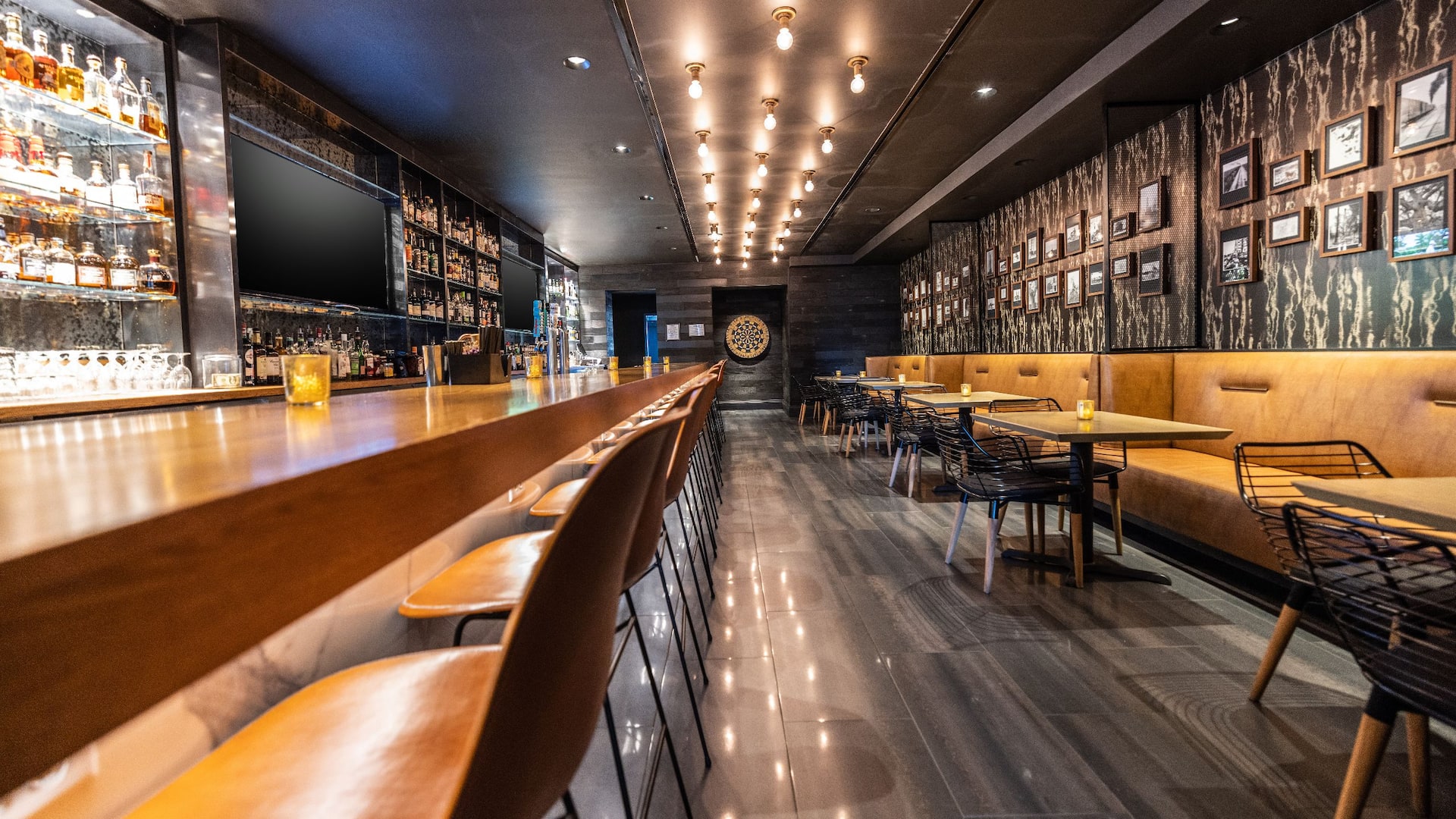 Hyatt Regency Houston West Black Gold Bar Dining Area