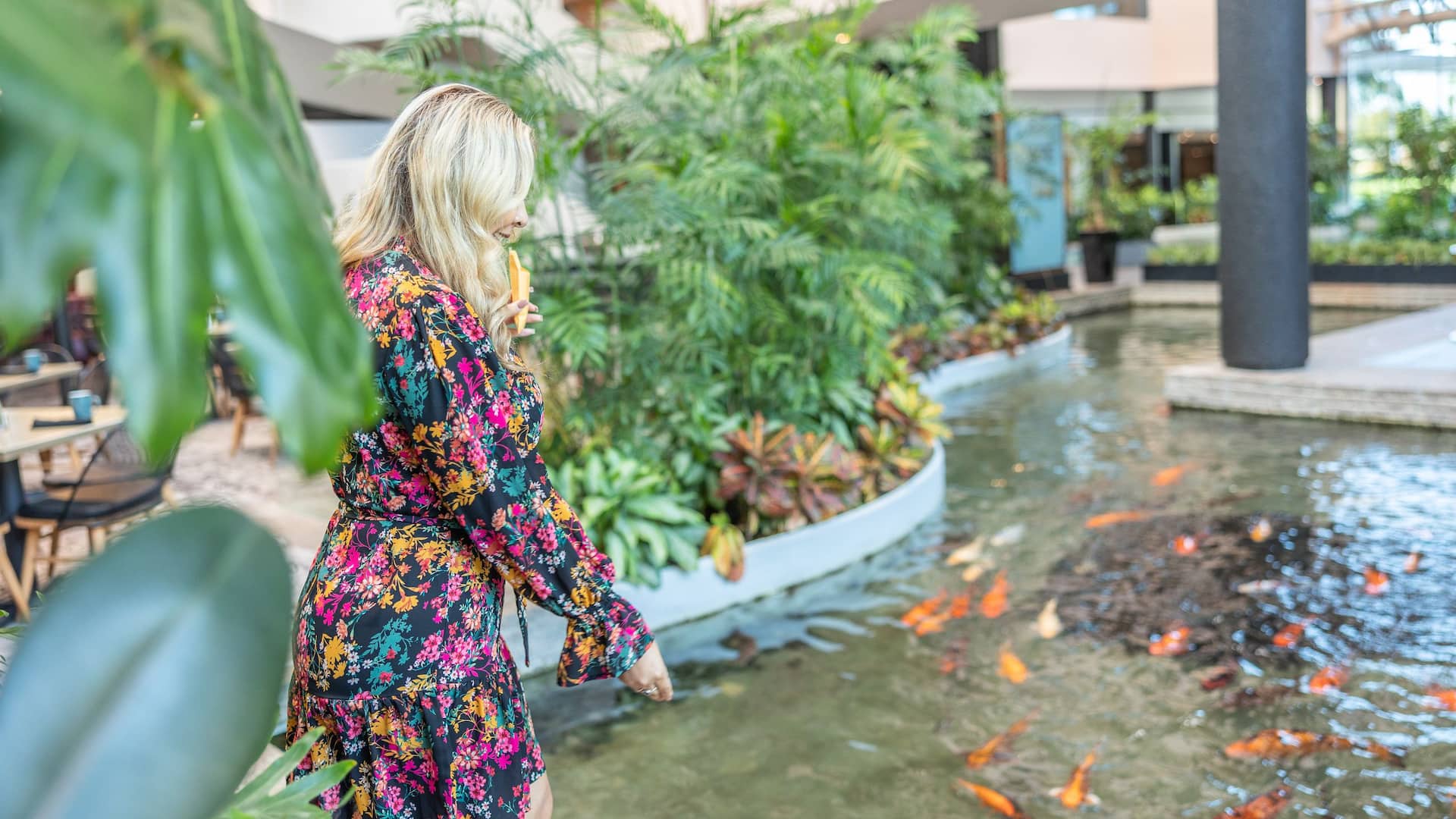 Hyatt Regency Houston West Woman Koi Pond