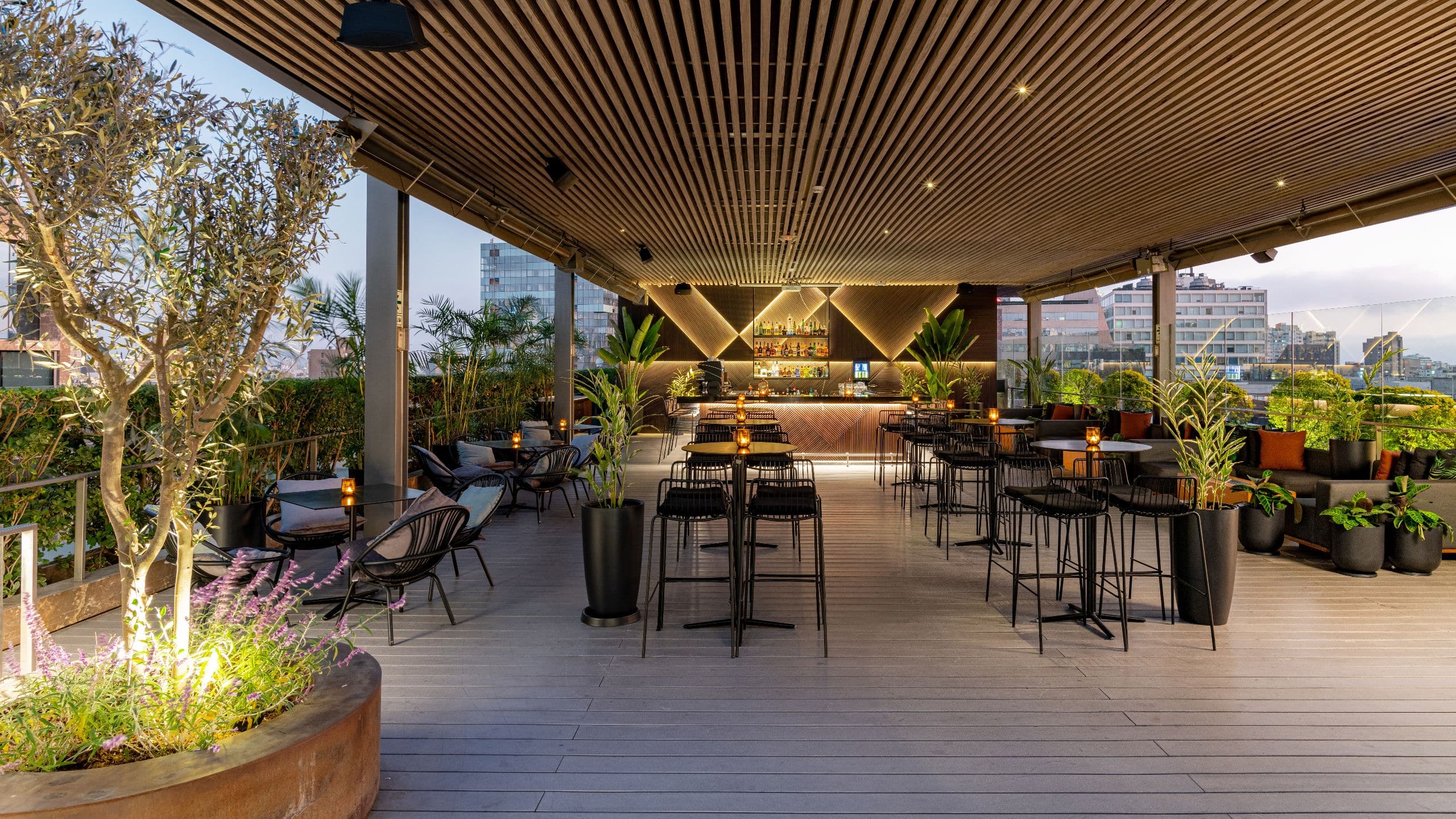 Hyatt Centric San Isidro Lima Celeste