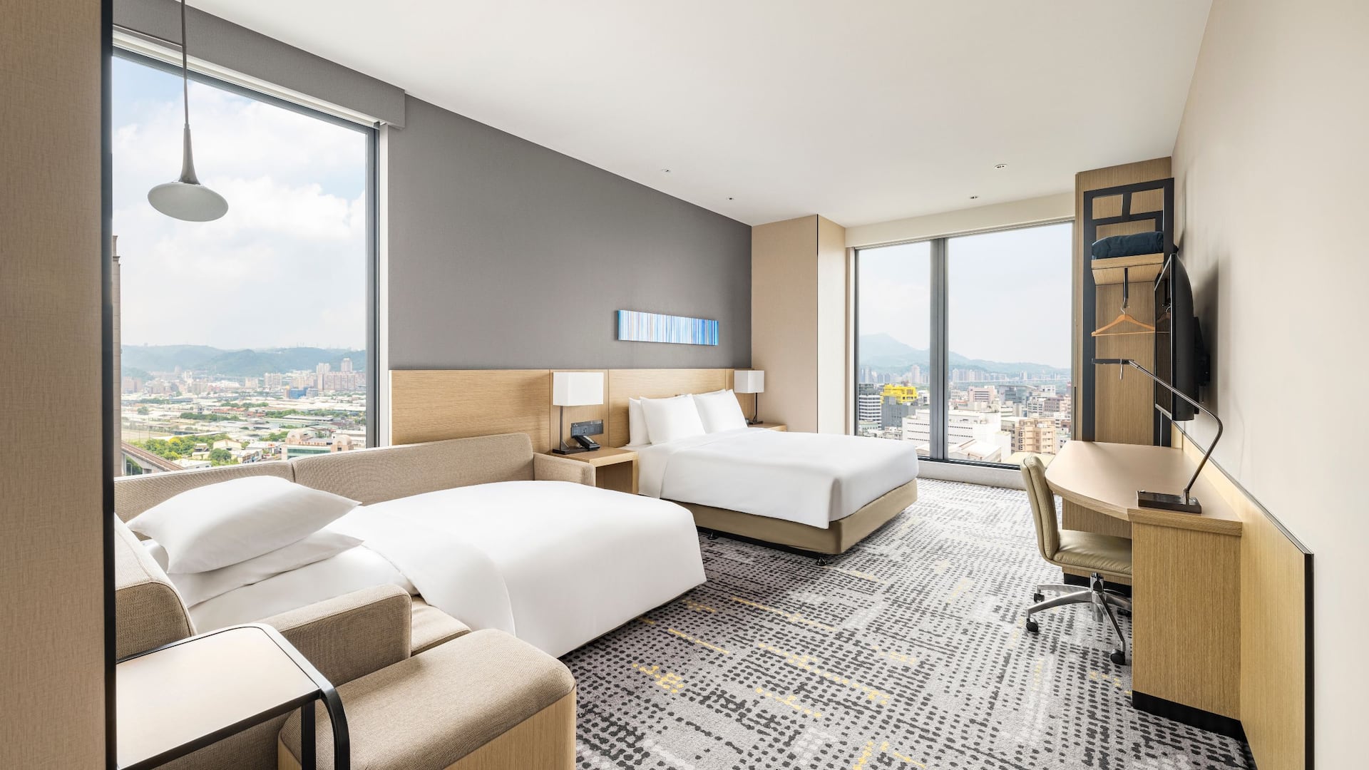 Hyatt Place New Taipei City Xinzhuang Deluxe Guestroom Sleeper Sofa