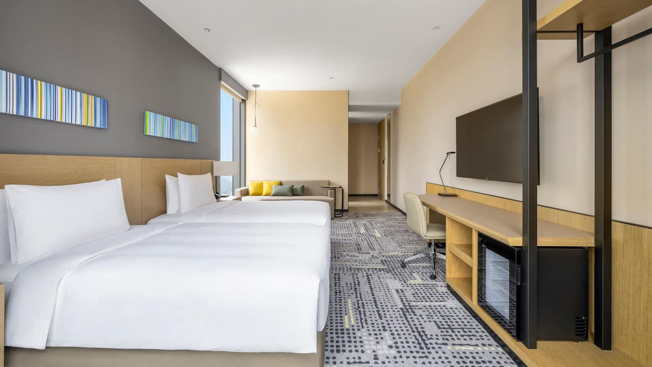 Deluxe Guestroom Two Twin Beds