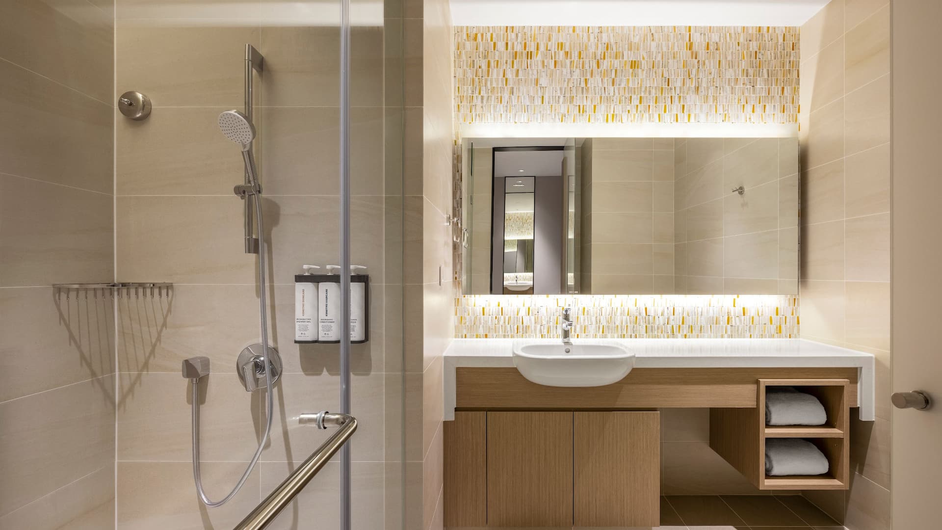 4/4 Hyatt Place New Taipei City Xinzhuang Standard Bathroom Shower Sink