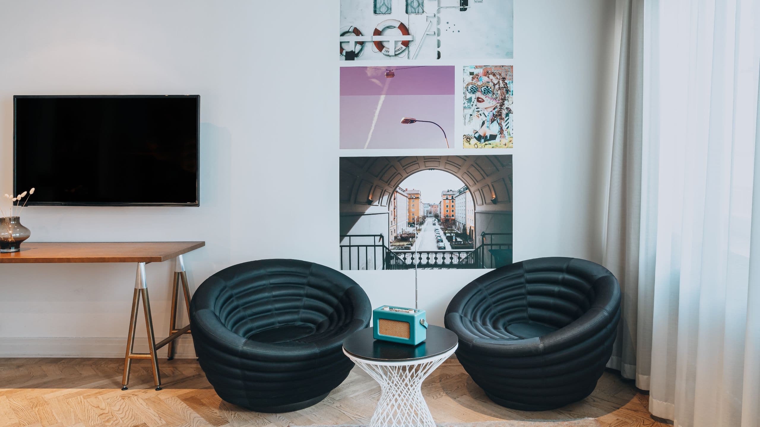 Story Hotel Riddargatan Deluxe King Guestroom Seating Area