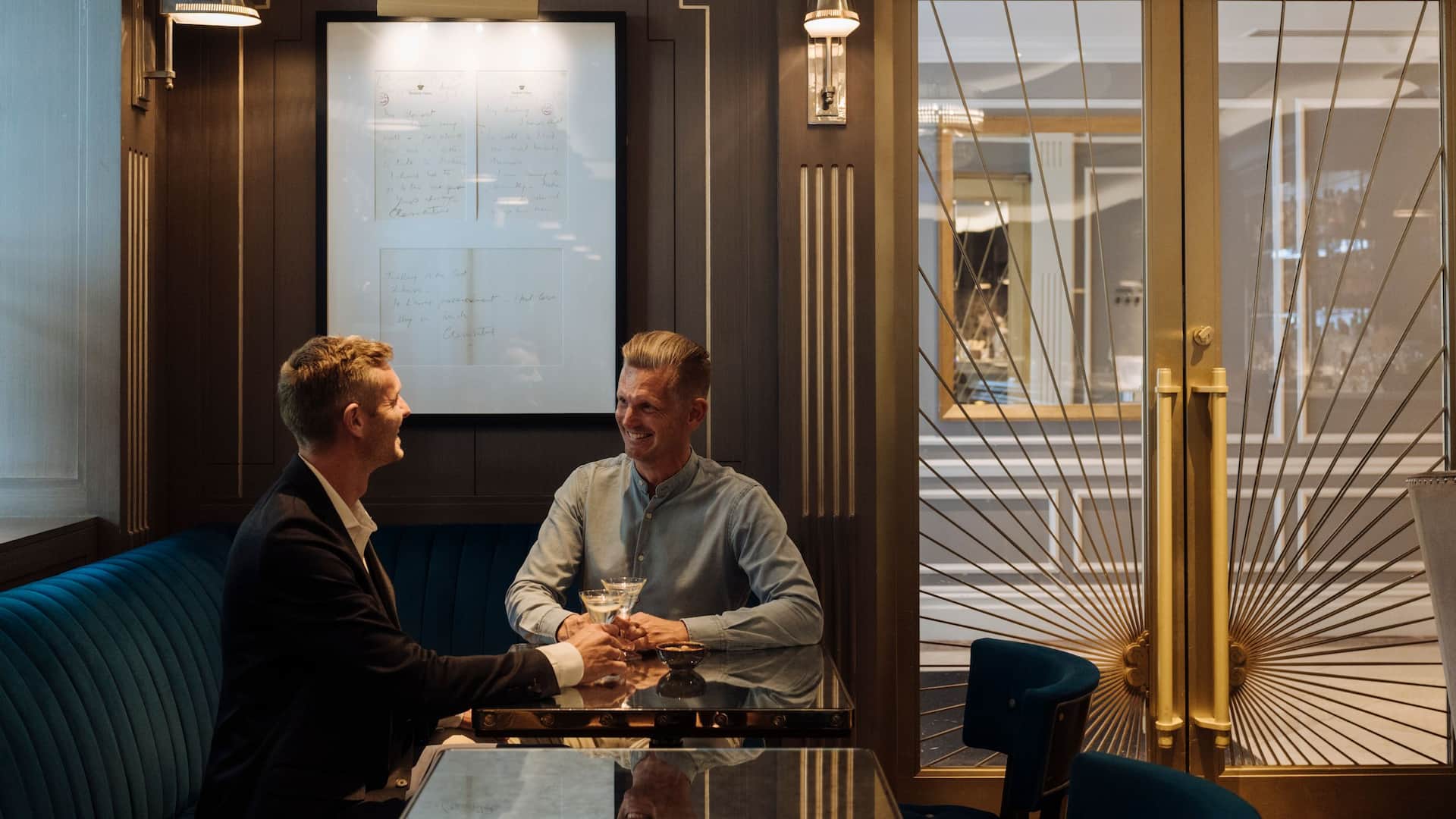 Hyatt Regency London - The Churchill Lifestyle Couple Bar