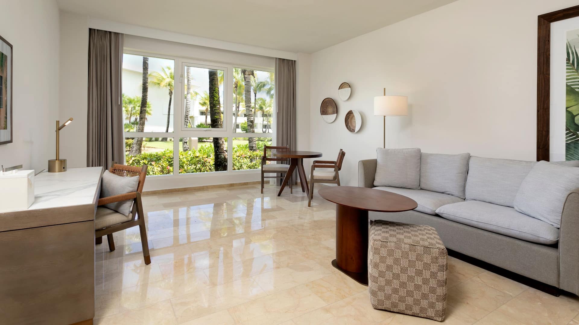 第 2，共 5 Hyatt Regency Grand Reserve Puerto Rico Garden View Double Queen Beds Guestroom Seating Area