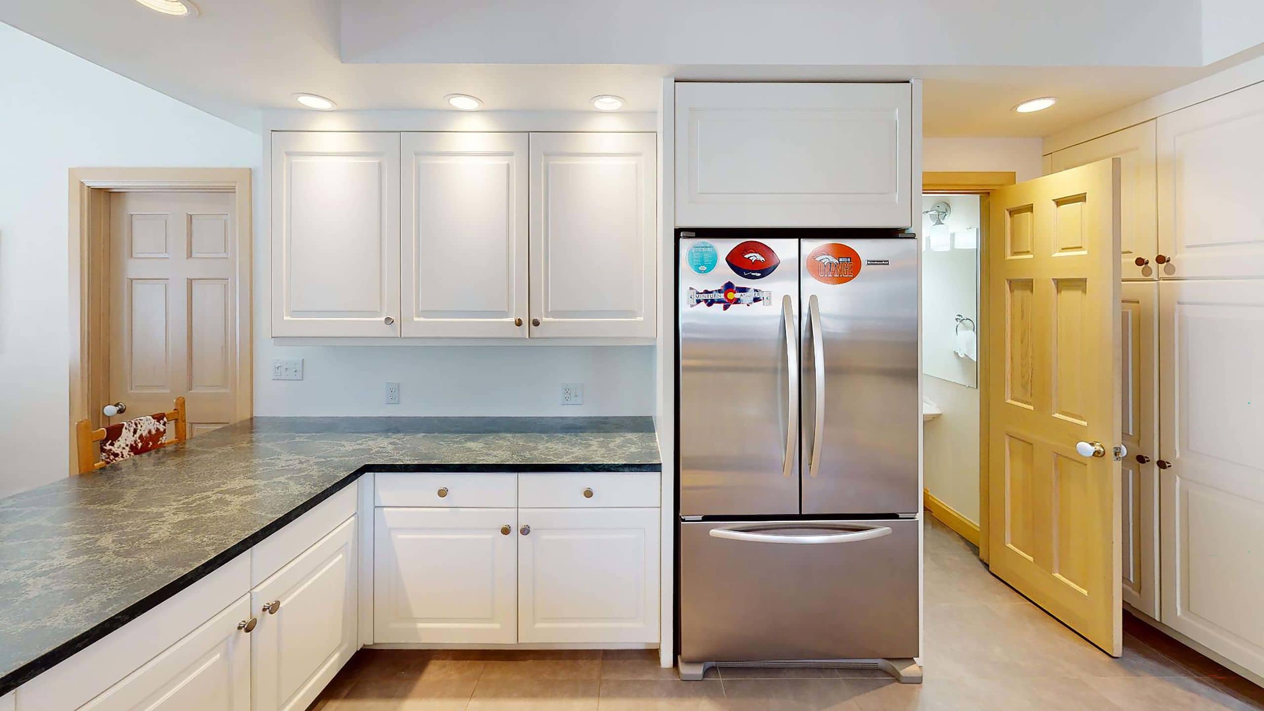 3 de 14 Vail Residences at Cascade Village Residence Kitchen