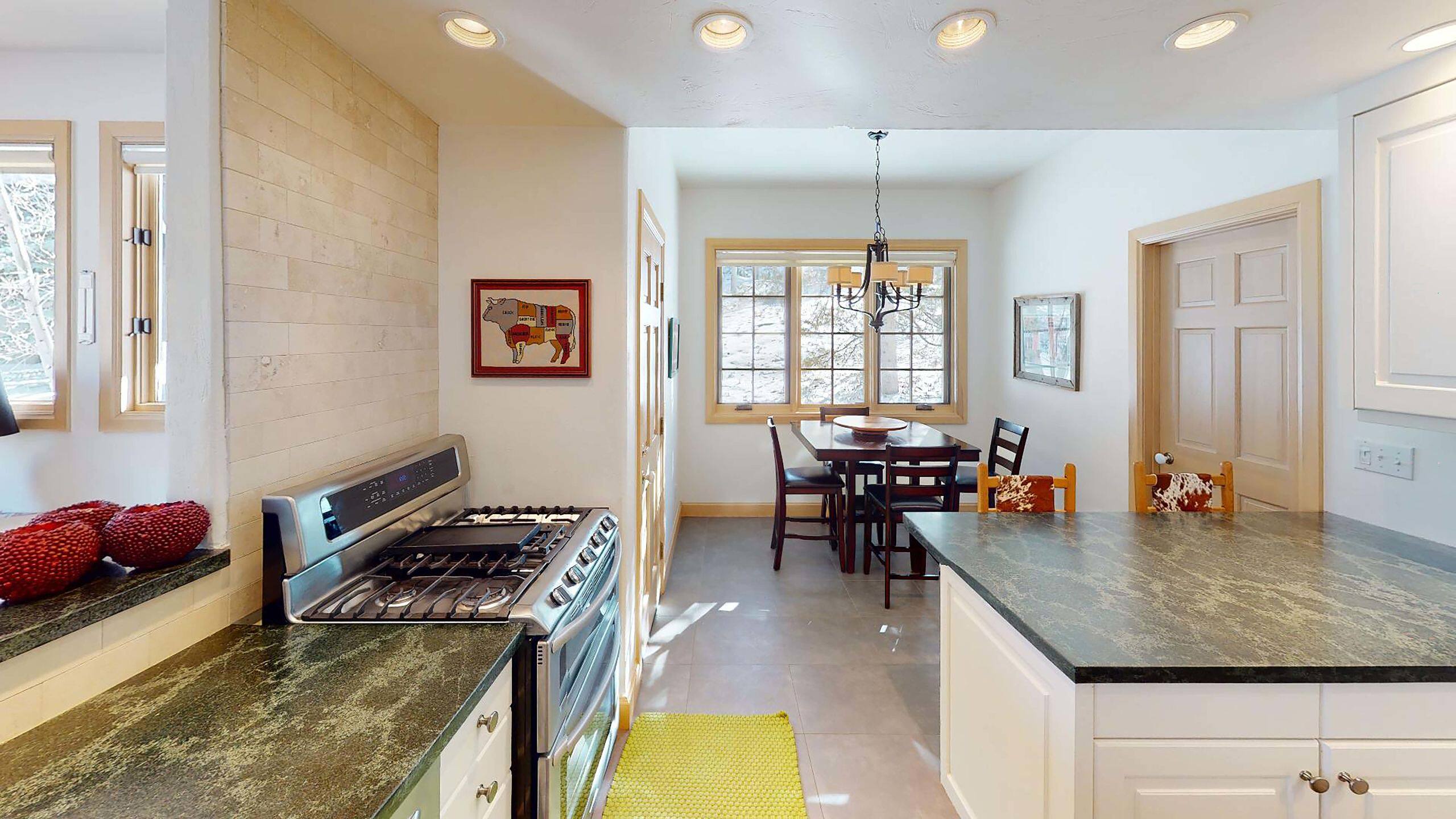 4 de 14 Vail Residences at Cascade Village Residence Kitchen