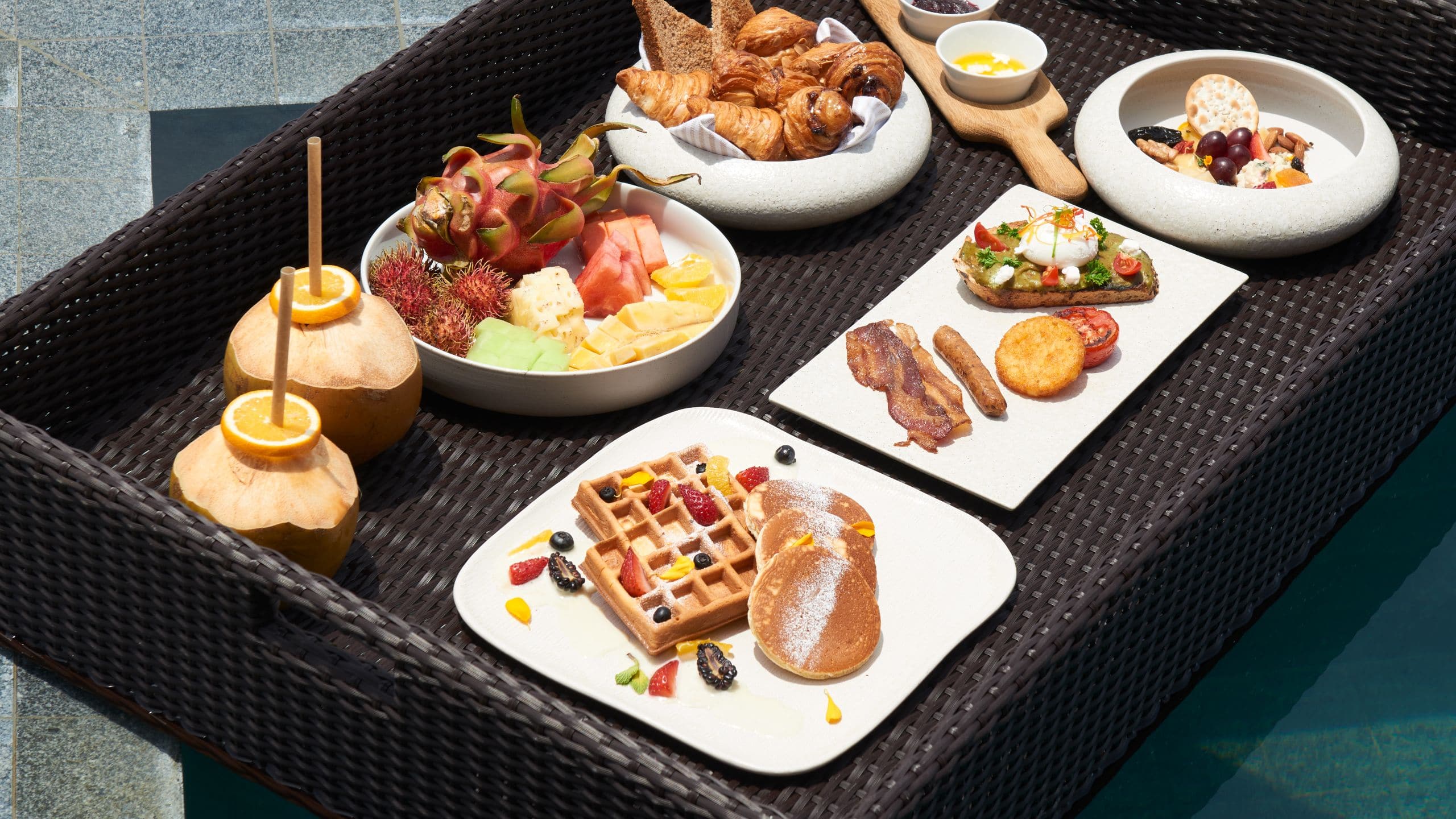Alila Kothaifaru Maldives Floating Breakfast