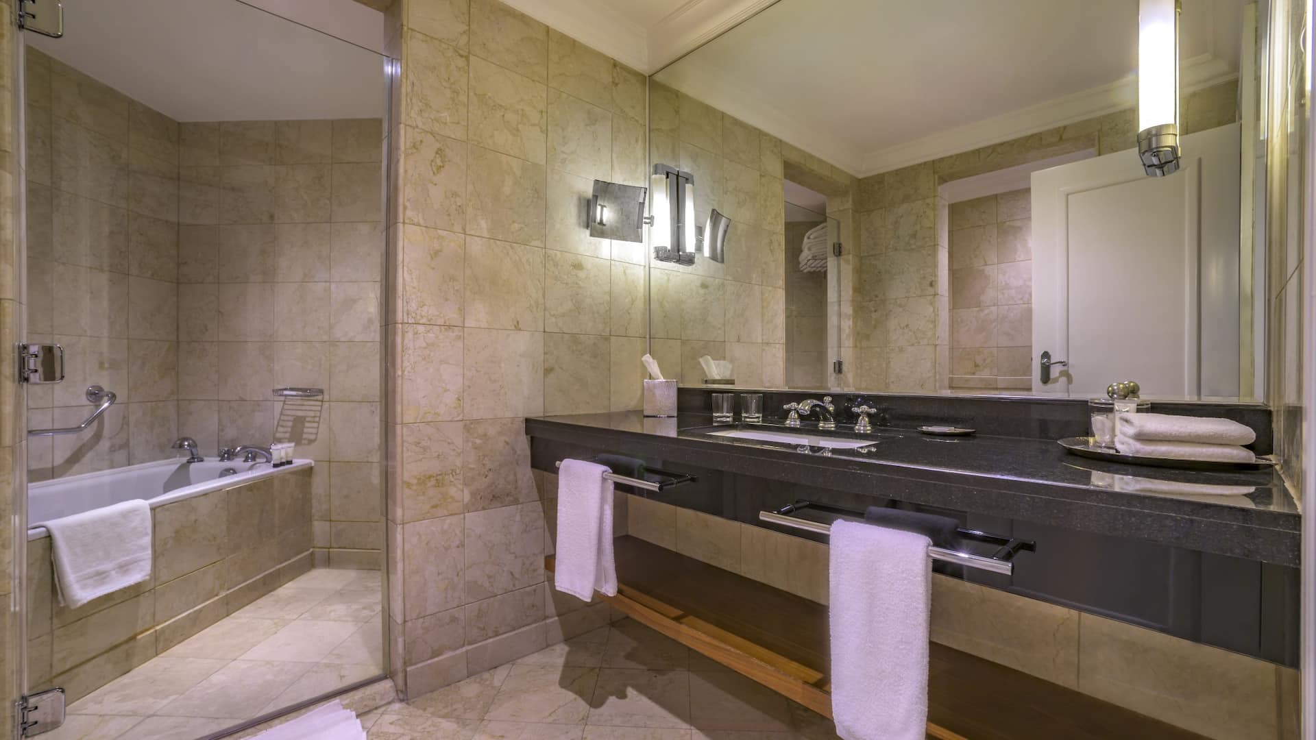 3 de 5 Grand Hyatt Amman Bathroom Suite