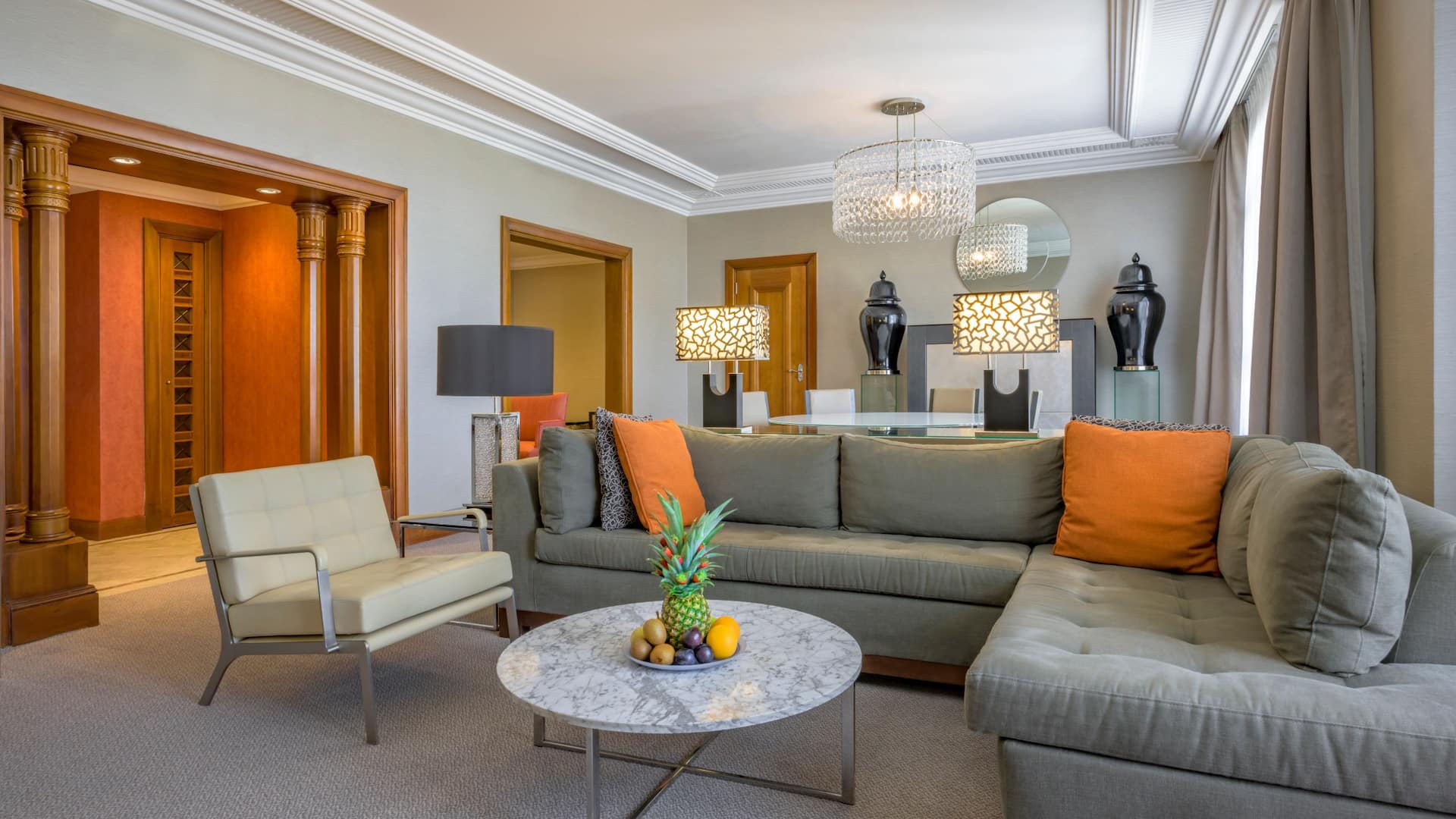 1 de 5 Grand Hyatt Amman Executive Suite Living Room