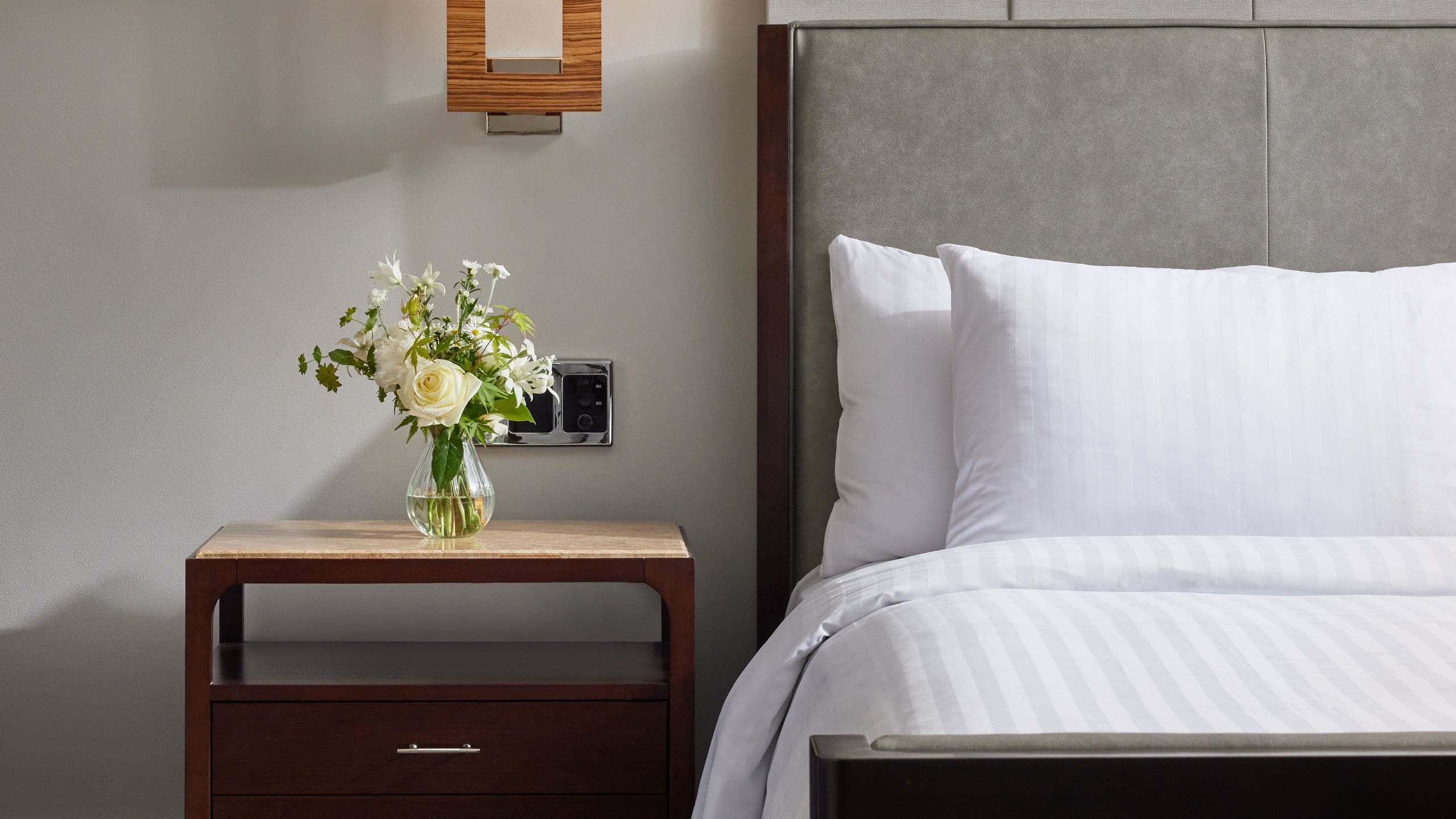 Hyatt Hotel Canberra - A Park Hyatt Hotel Bed Cameo