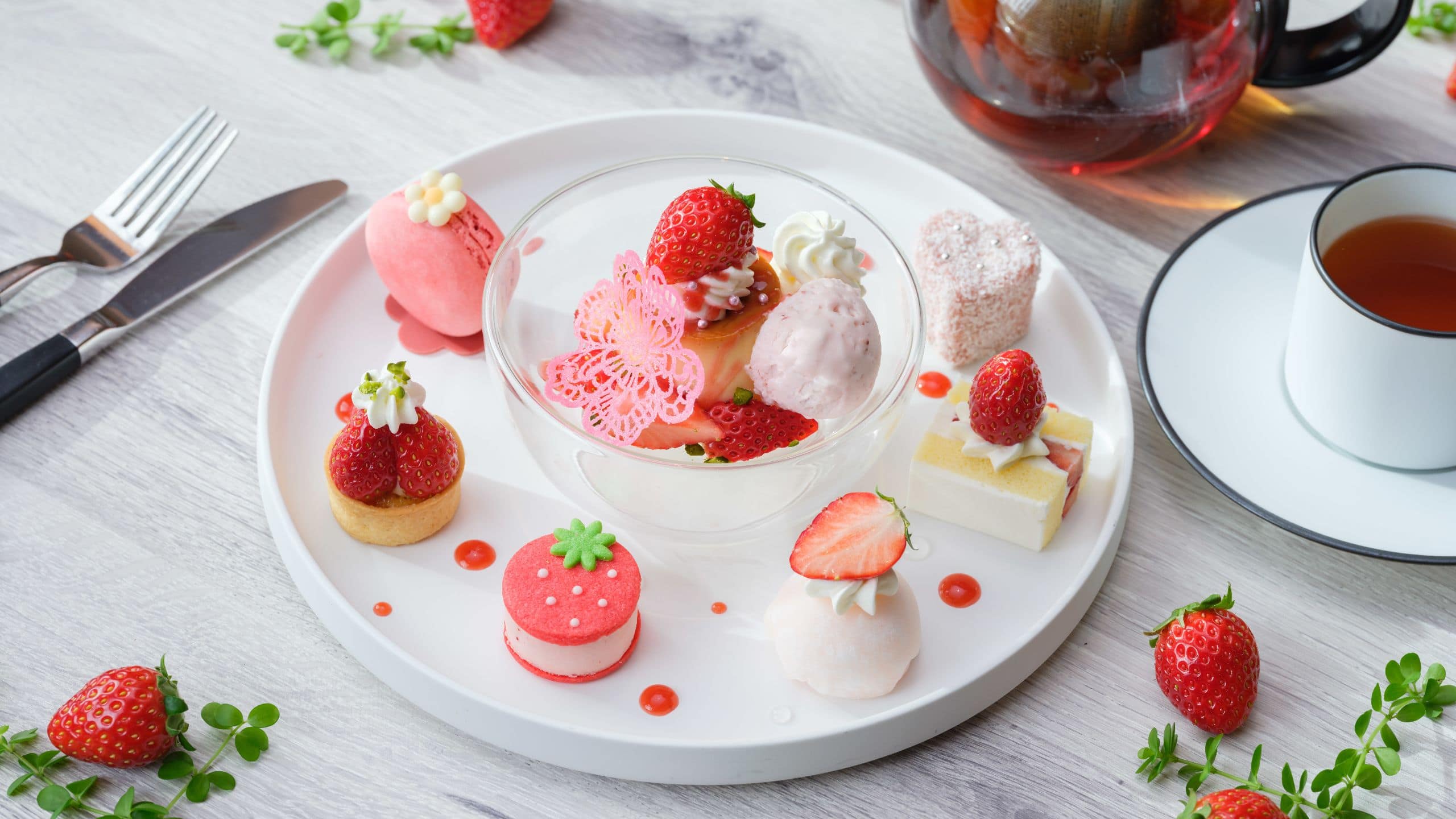 Hyatt Centric Kanazawa Strawberry Cake Set