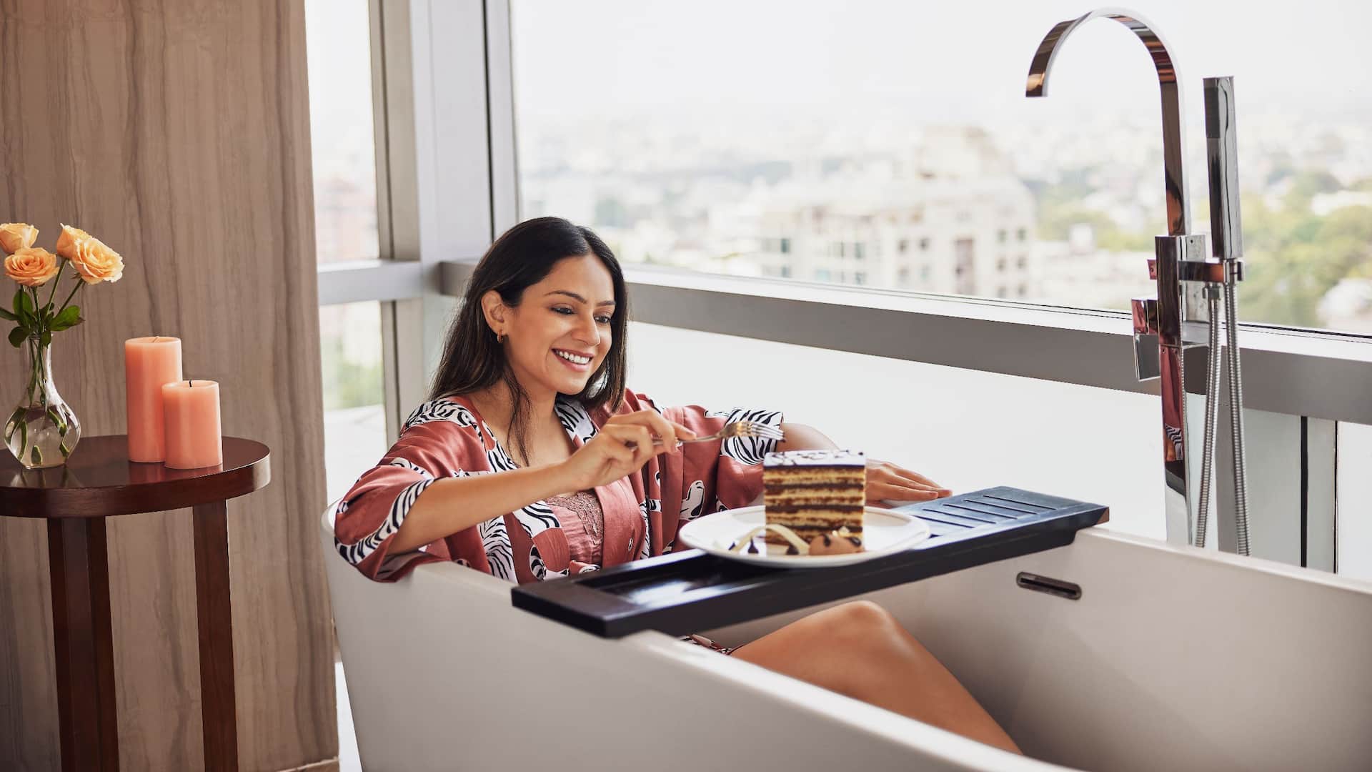 第 5，共 5 Hyatt Regency Ahmedabad Woman Bathtub Dining