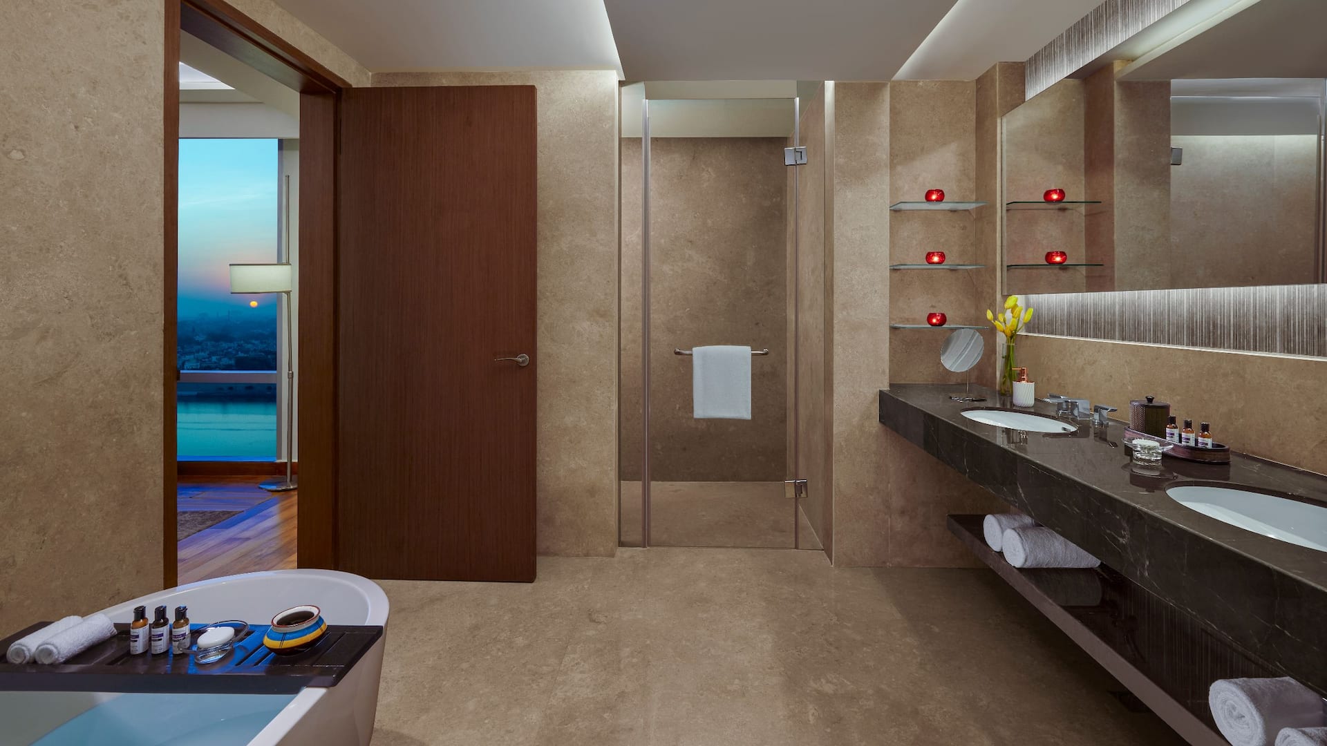 第 3，共 5 Hyatt Regency Ahmedabad Regency Suite Bathroom