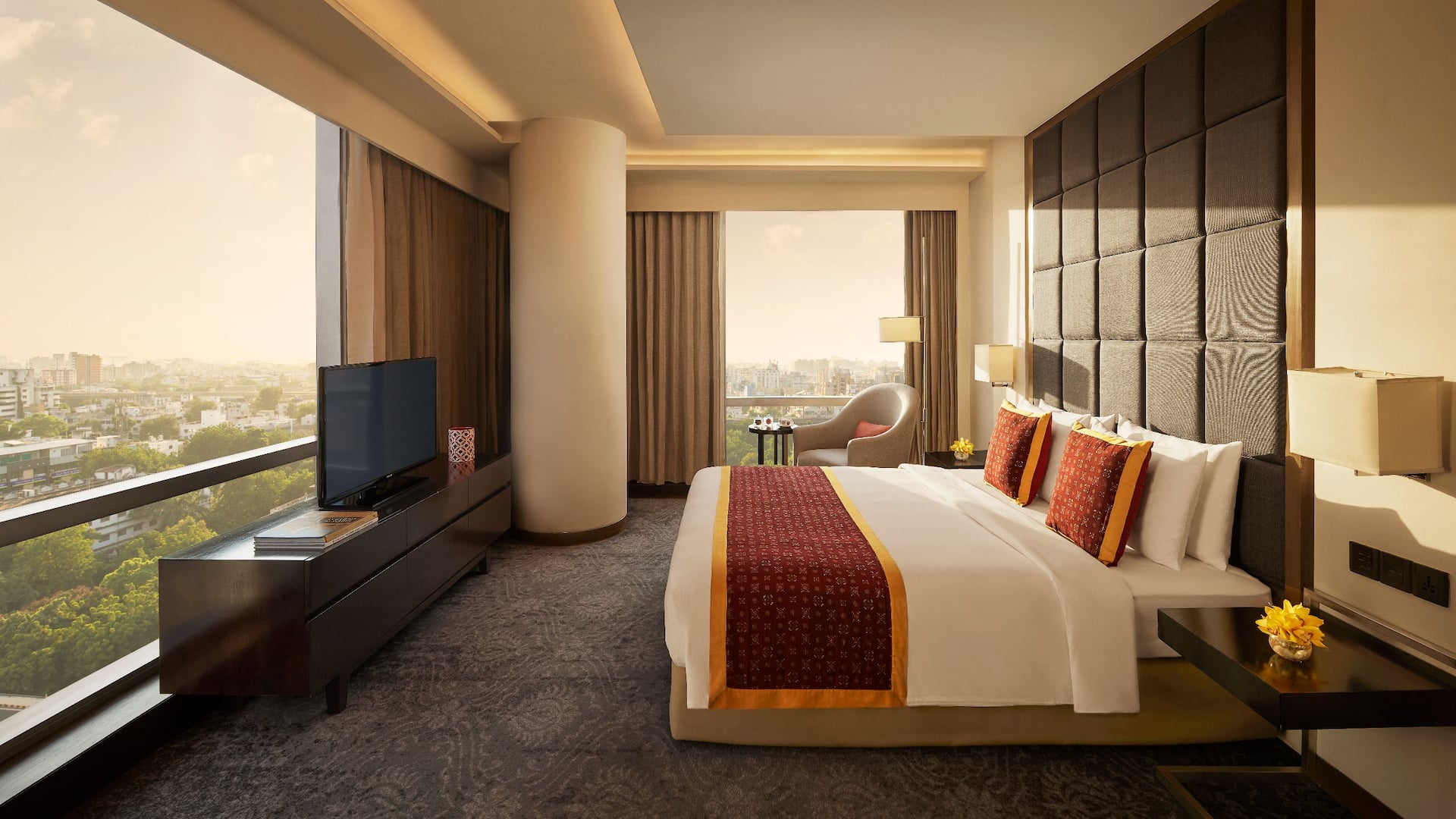 Hyatt Regency Ahmedabad Suite Bedroom