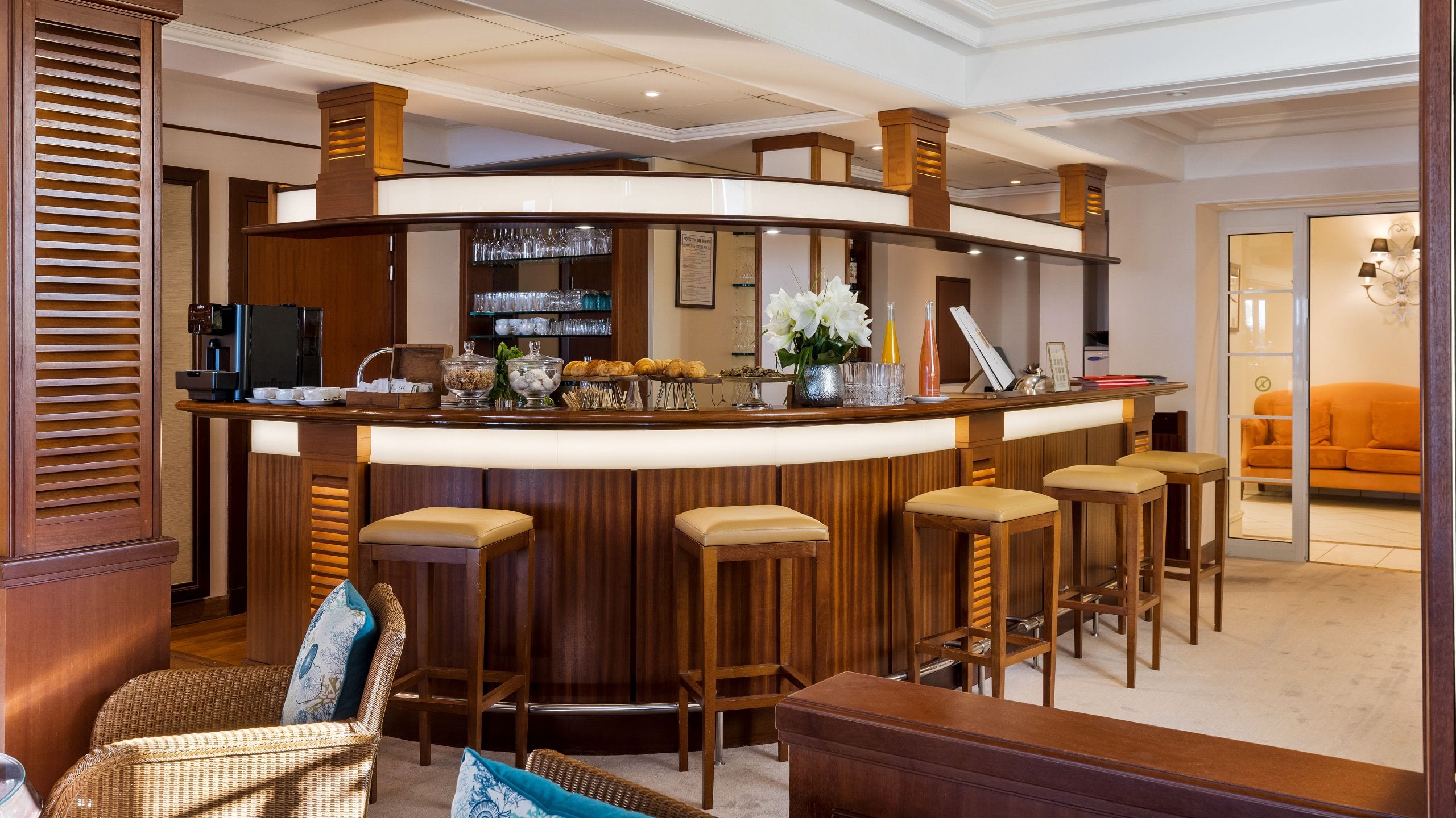 4 of 5 Hôtel du Palais Biarritz Lounge Drinks And Bread