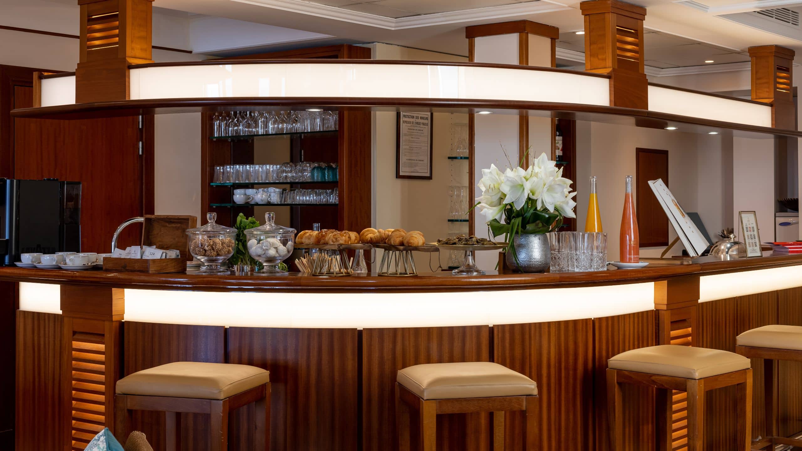 5 of 5 Hôtel du Palais Biarritz Lounge Spread View