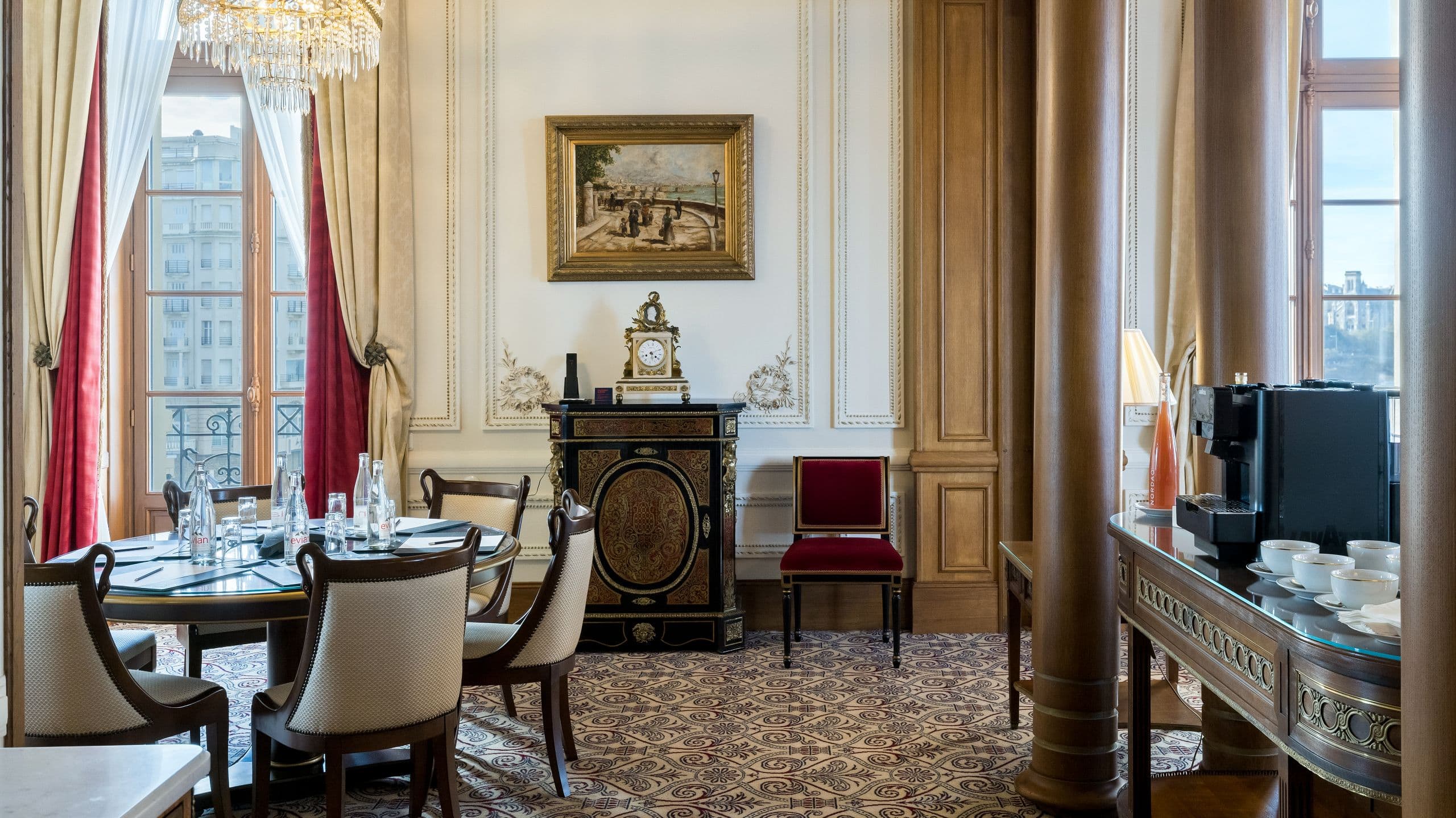 Hôtel du Palais Biarritz Meeting Room Table