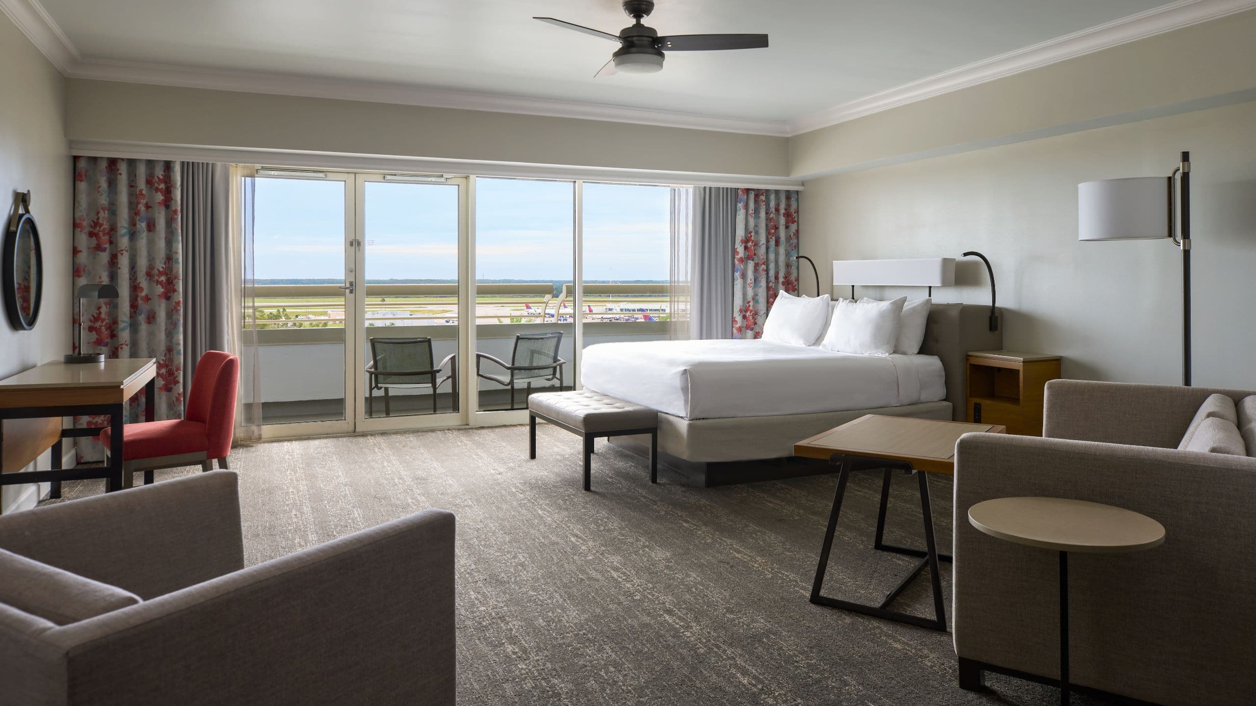 Hyatt Regency Orlando International Airport One King Bed Dx Runway View