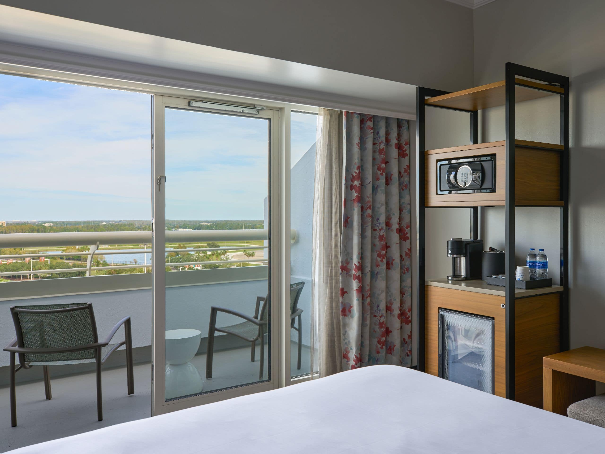 Hotel Rooms & Suites Near MCO Airport | Hyatt Regency Orlando ...